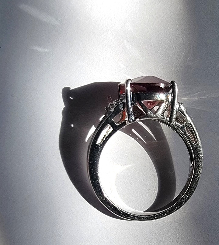 HESSONITE GARNET VINTAGE STYLE STERLING SILVER RING WHITE SAPPIRE ACCENTS SIZE 6