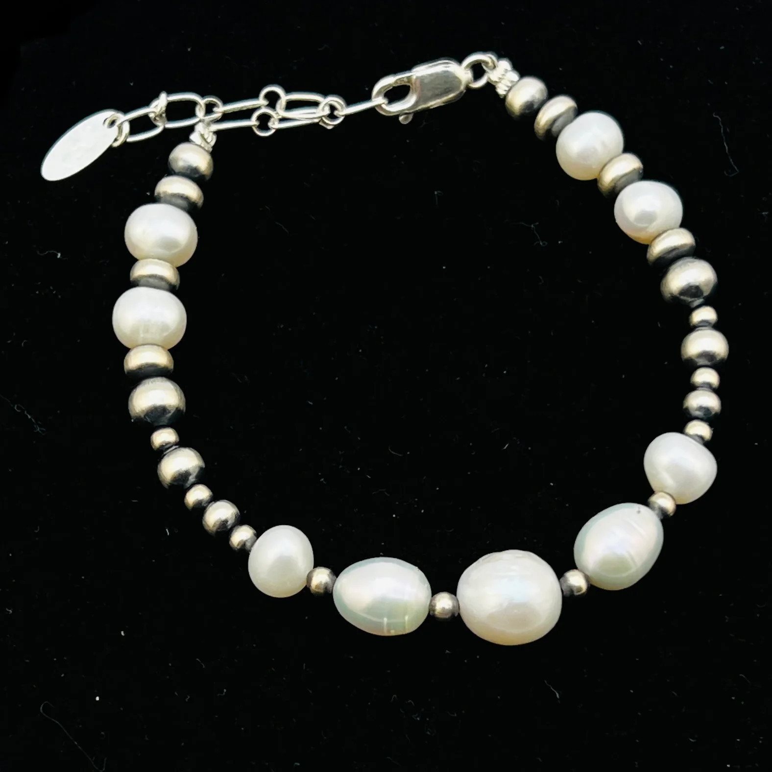 Adjustable 7″ – 9″ bracelet, Real Sterling Silver, Freshwater pearls, Western B