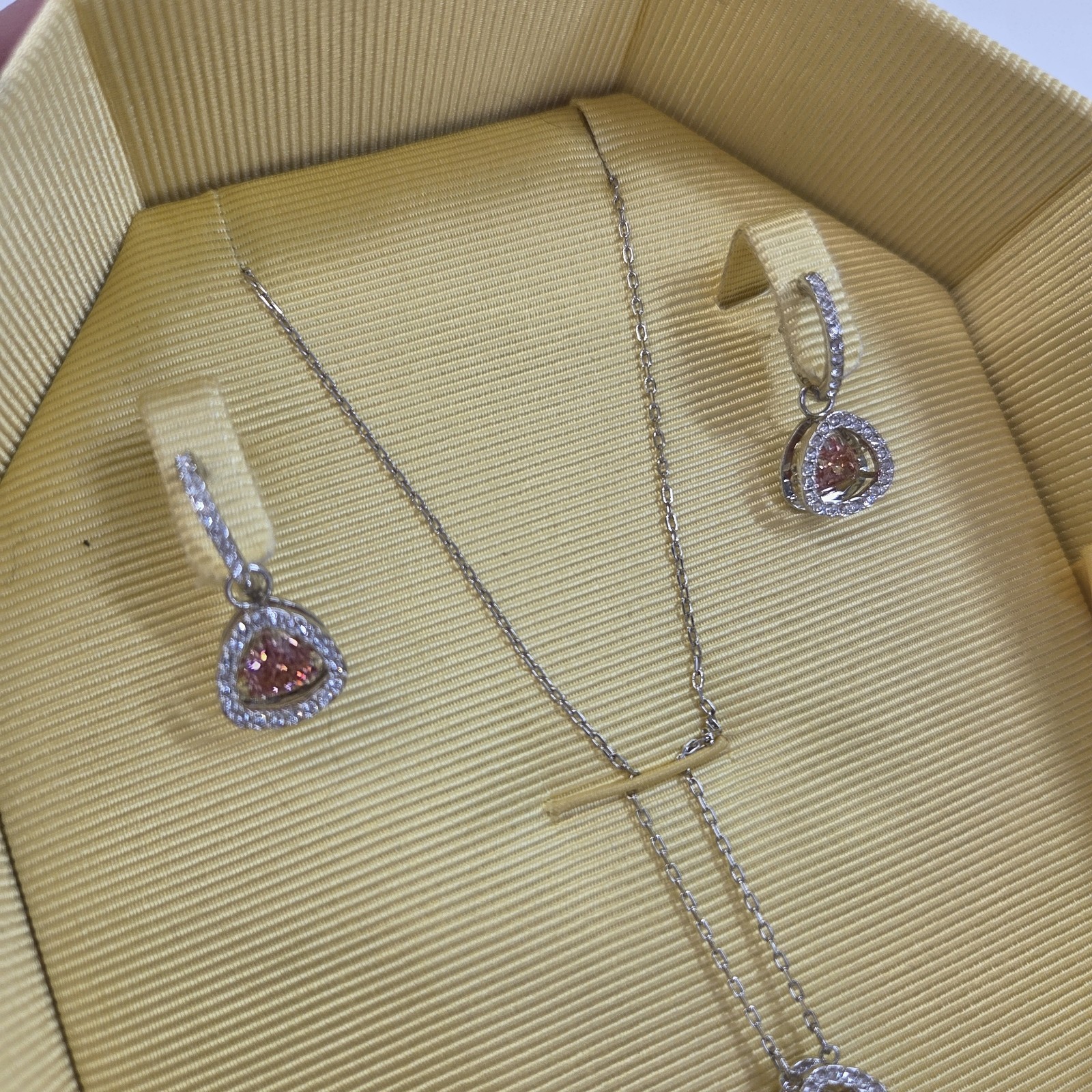 Swarovski Una Pink Crystal Necklace Earrings Set Boxed & Pink Unbranded Heart