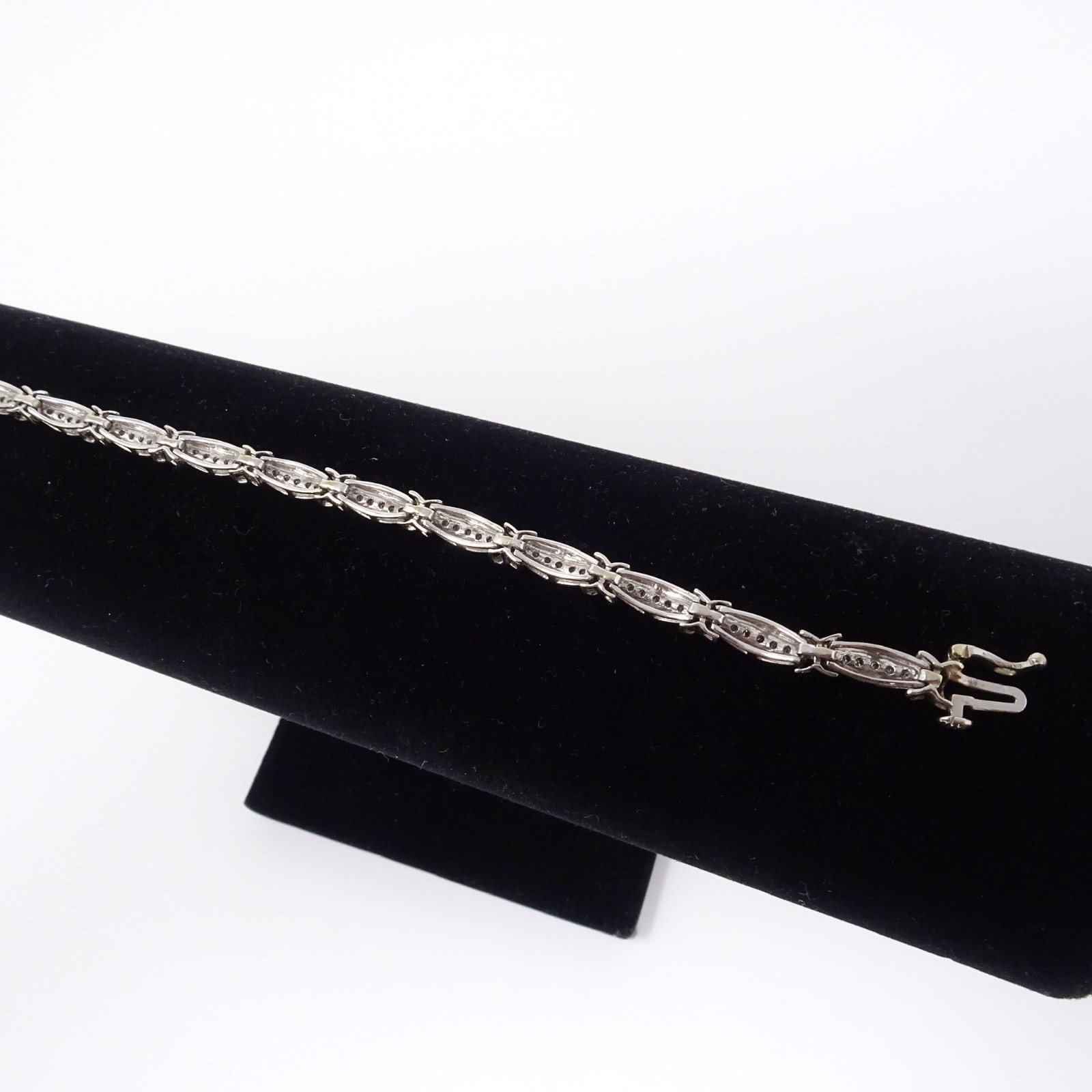 Women’s 10k White Gold Natural Diamond Tennis Bracelet .35 CTW – 7 Inches