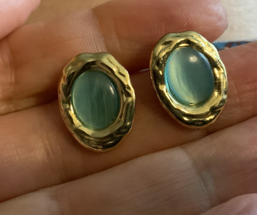 Chico’s Molten Earrings Gold Stud Statement Cabochon Hammered VTG Seafoam