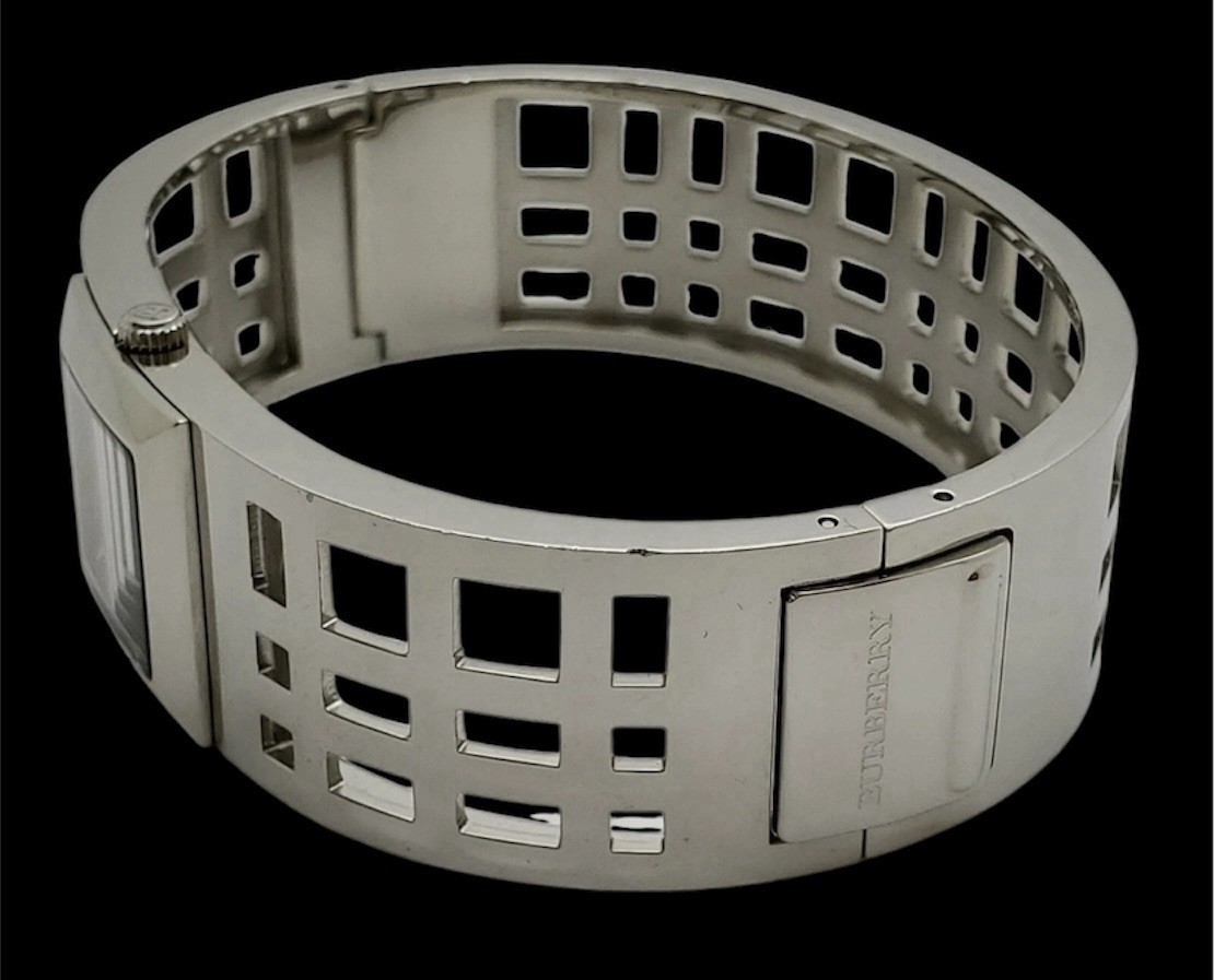 Burberry Silver Tone Beige Dial Womens Swiss Made Bangle Dress Watch No box.