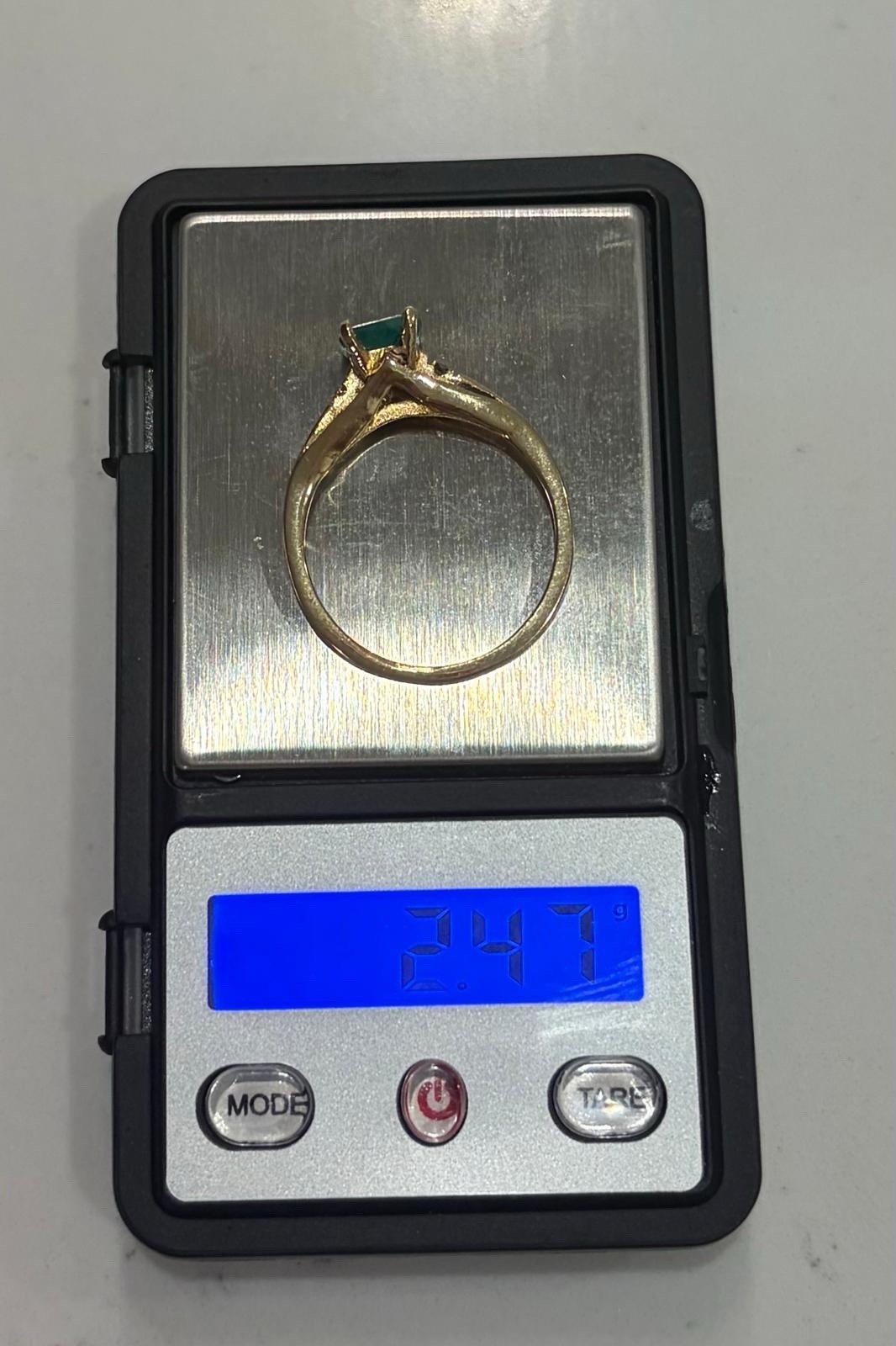 18k gold colombian emerald and natural diamonds ring