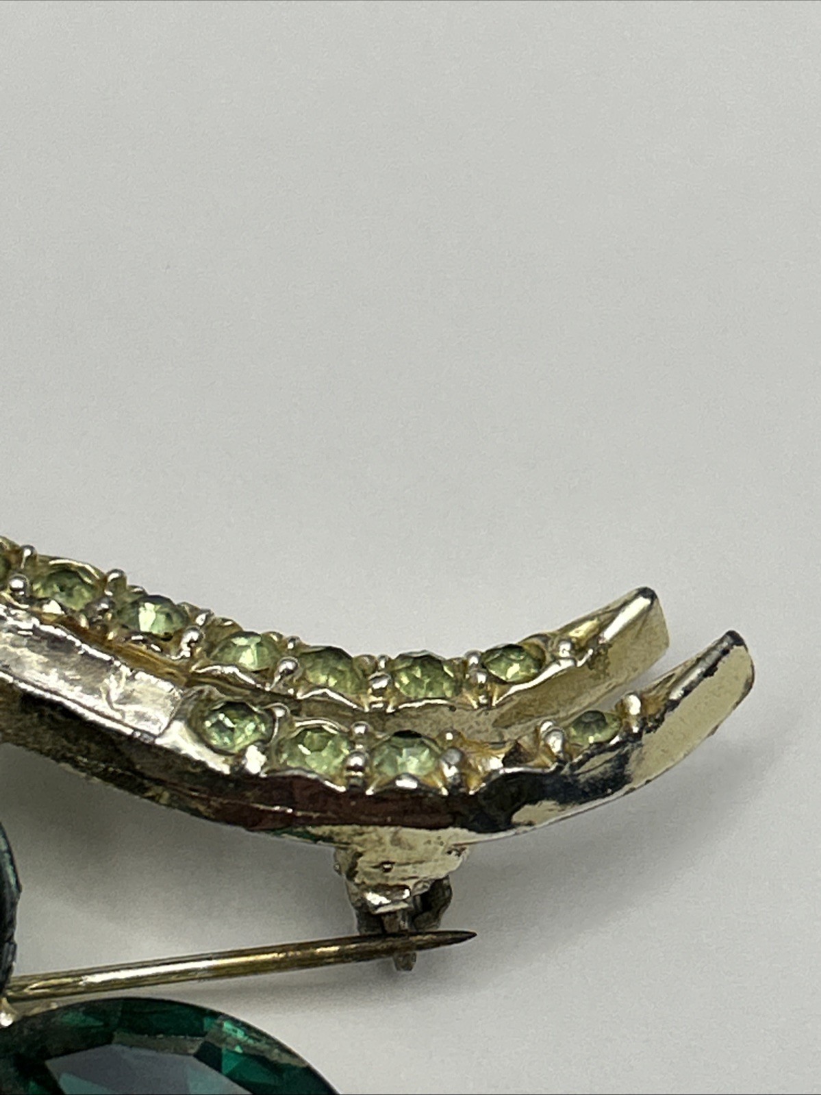 Vintage Designer Signed Pell Emerald Green Prong Set Pave and Rhinestone Brooch