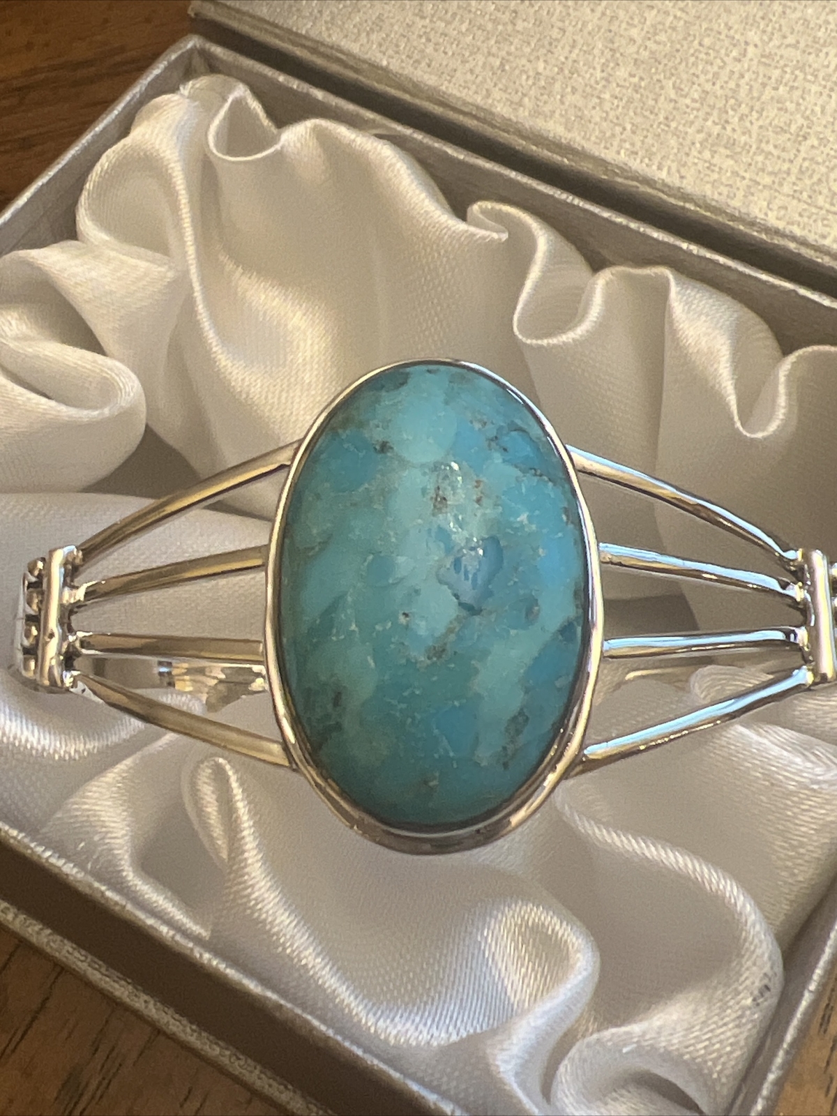Natural Kingman Turquoise Cuff Bracelet Sterling Silver 7 in (16.40 g) 3.75 ctw