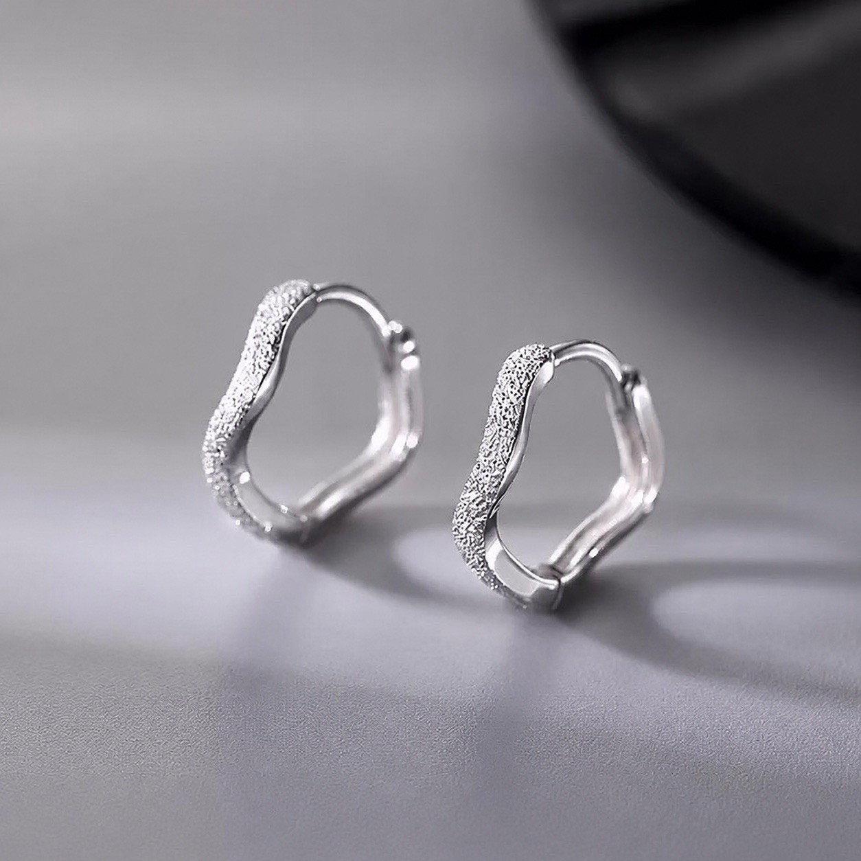 925 Silver Wavy Textured Huggie Hoop Earrings Minimalist Geometric Earrings A64