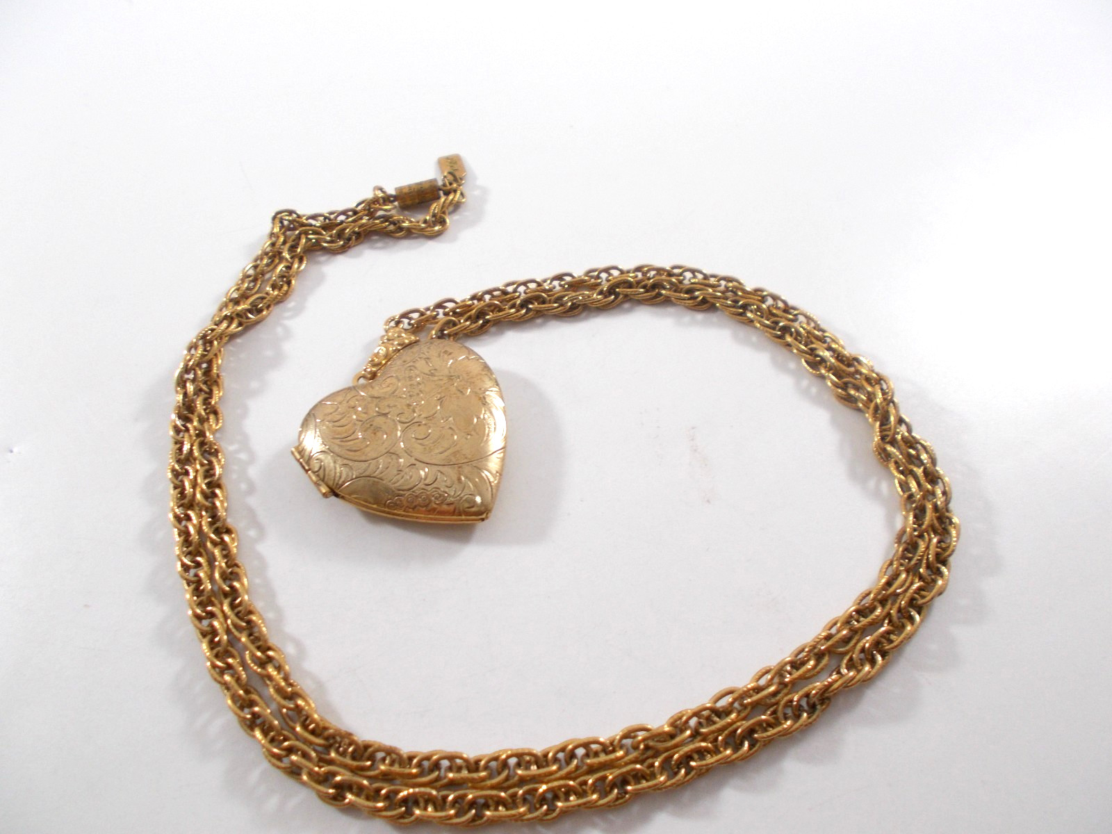 1928 Jewelry Company Gold Tone Heart Photo Locket Pendant Necklace Free Shipping