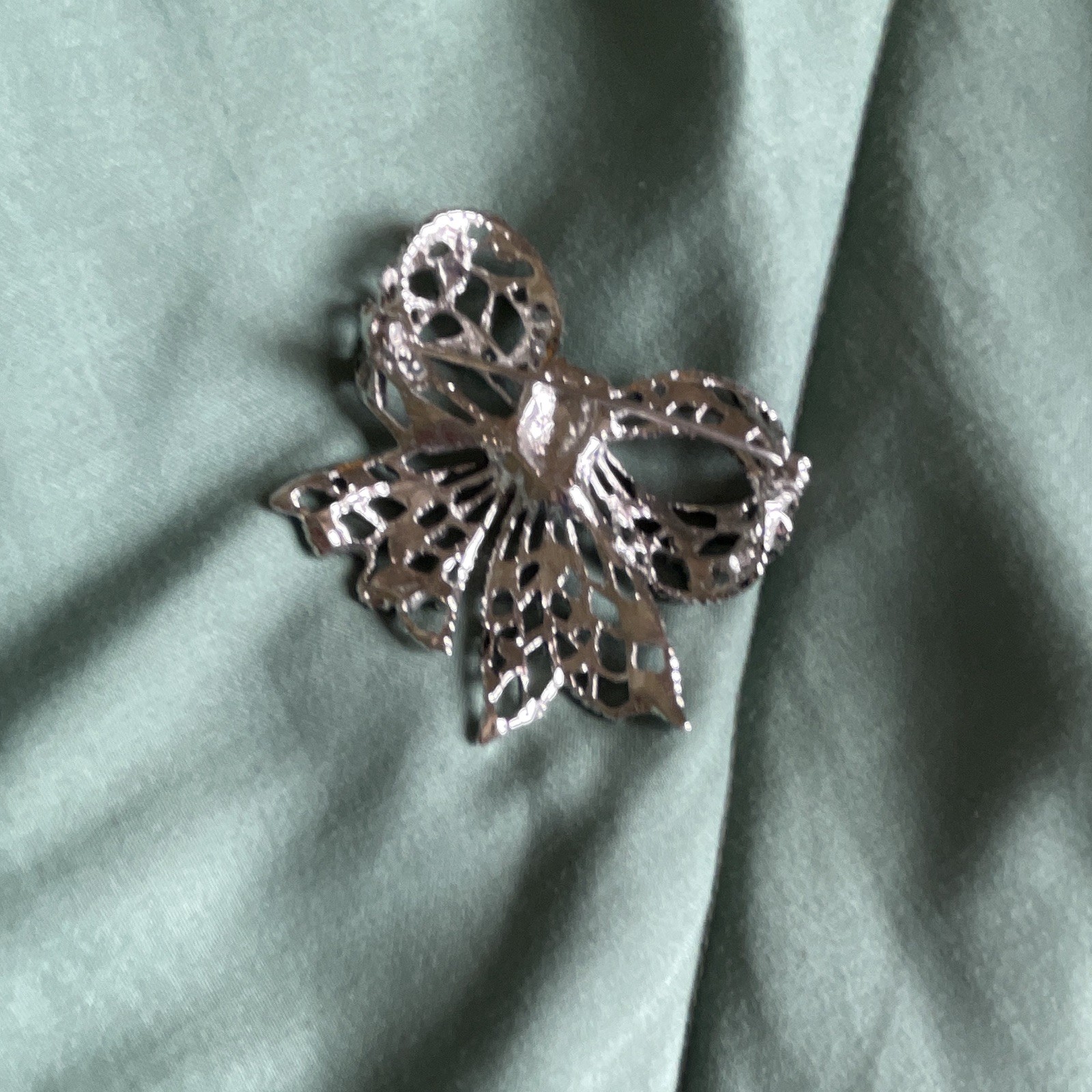 Silver Tone Bow Crystal Rhinestone Brooch Pin Clear/White Colorless Stones