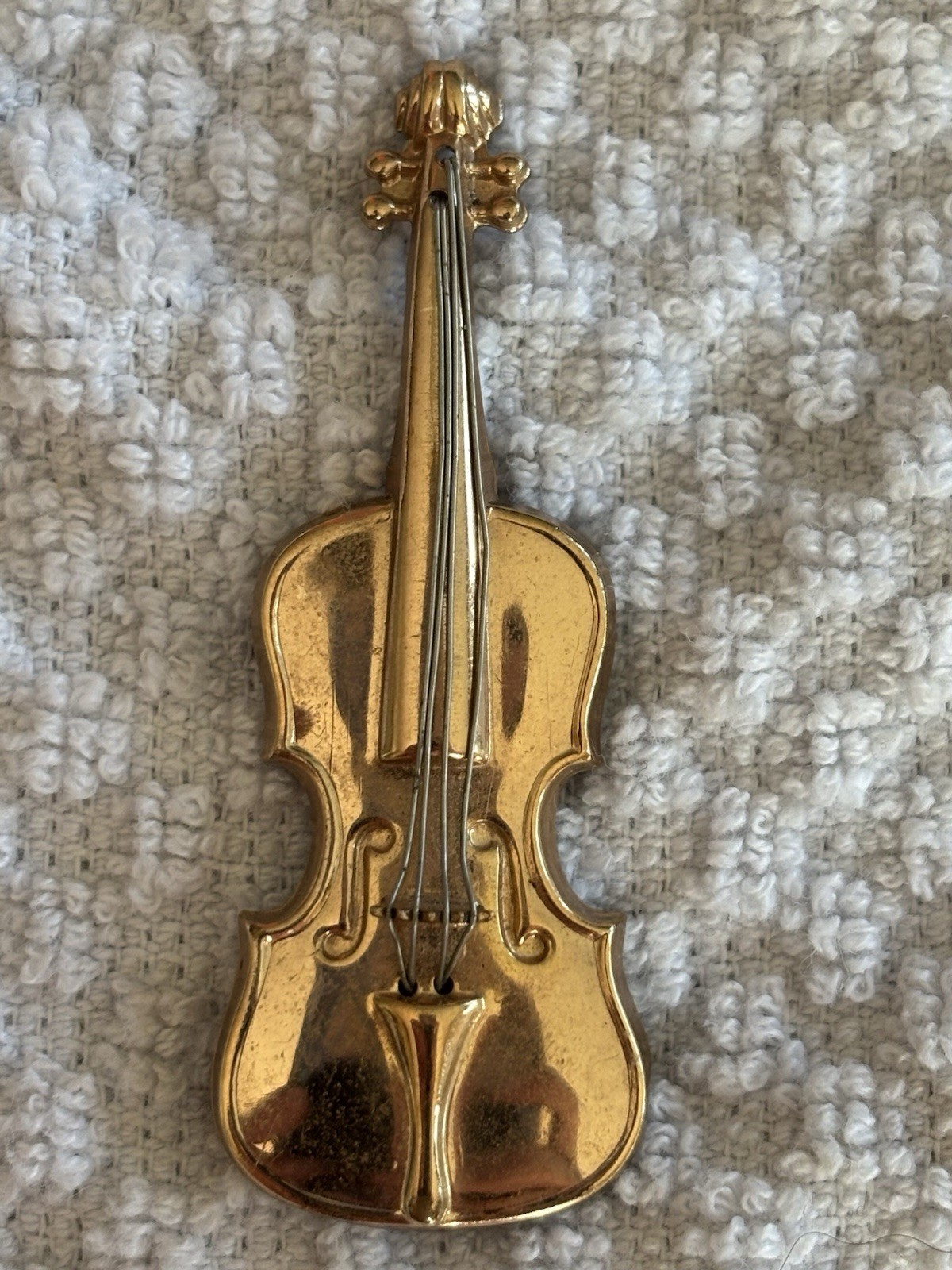 Vintage Gold Tone Violin Brooch Pin 3D String Detail Musical Instrument