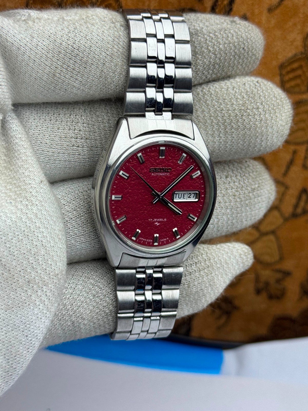 Seiko 5 Vintage Mens Automatic 17 Jewel Red Textured Dial Day-Date Men’s