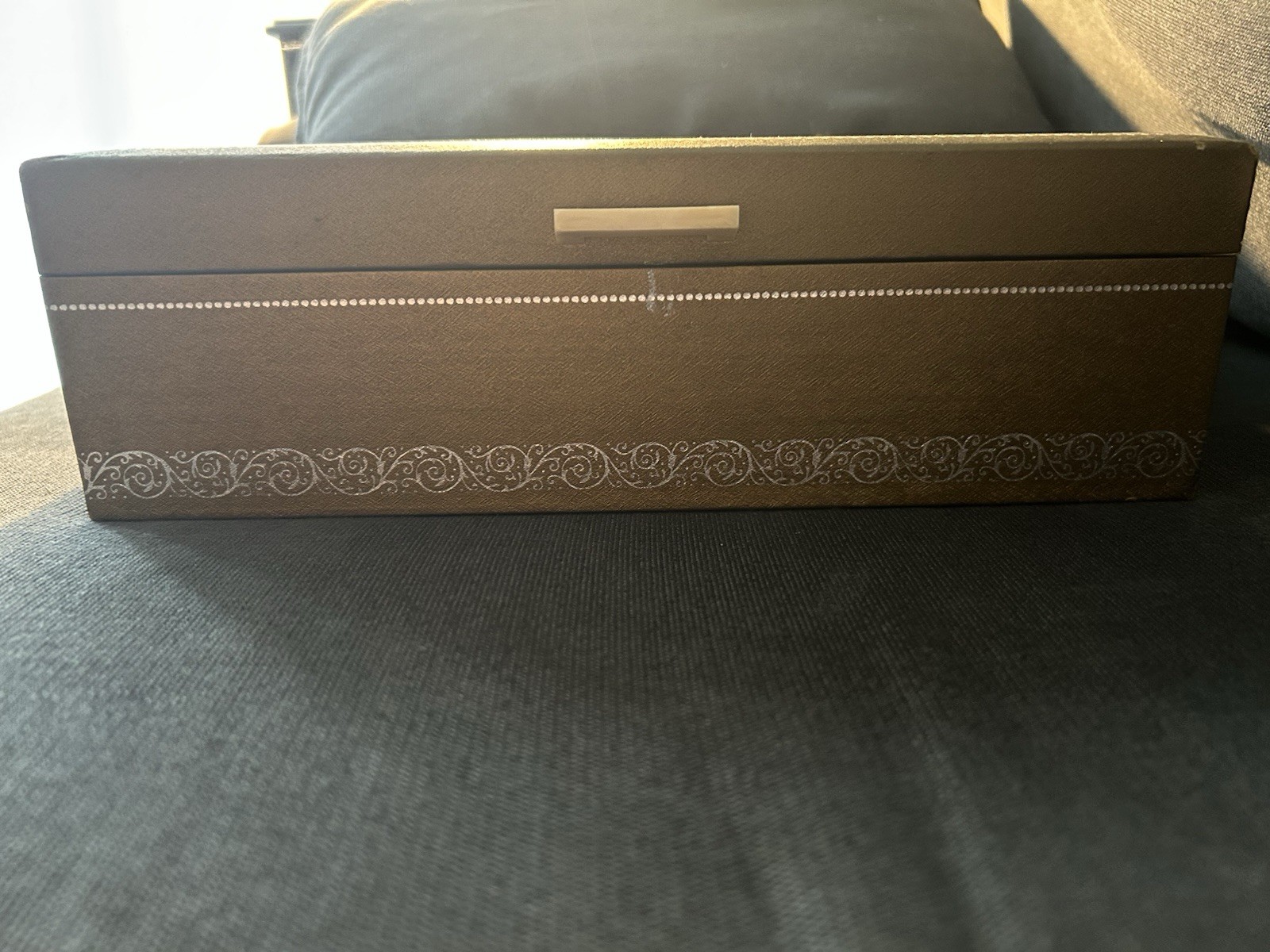 Vintage Mele Jewelry Box with 2 Tiers to Store Jewelry. In Excellent Condition