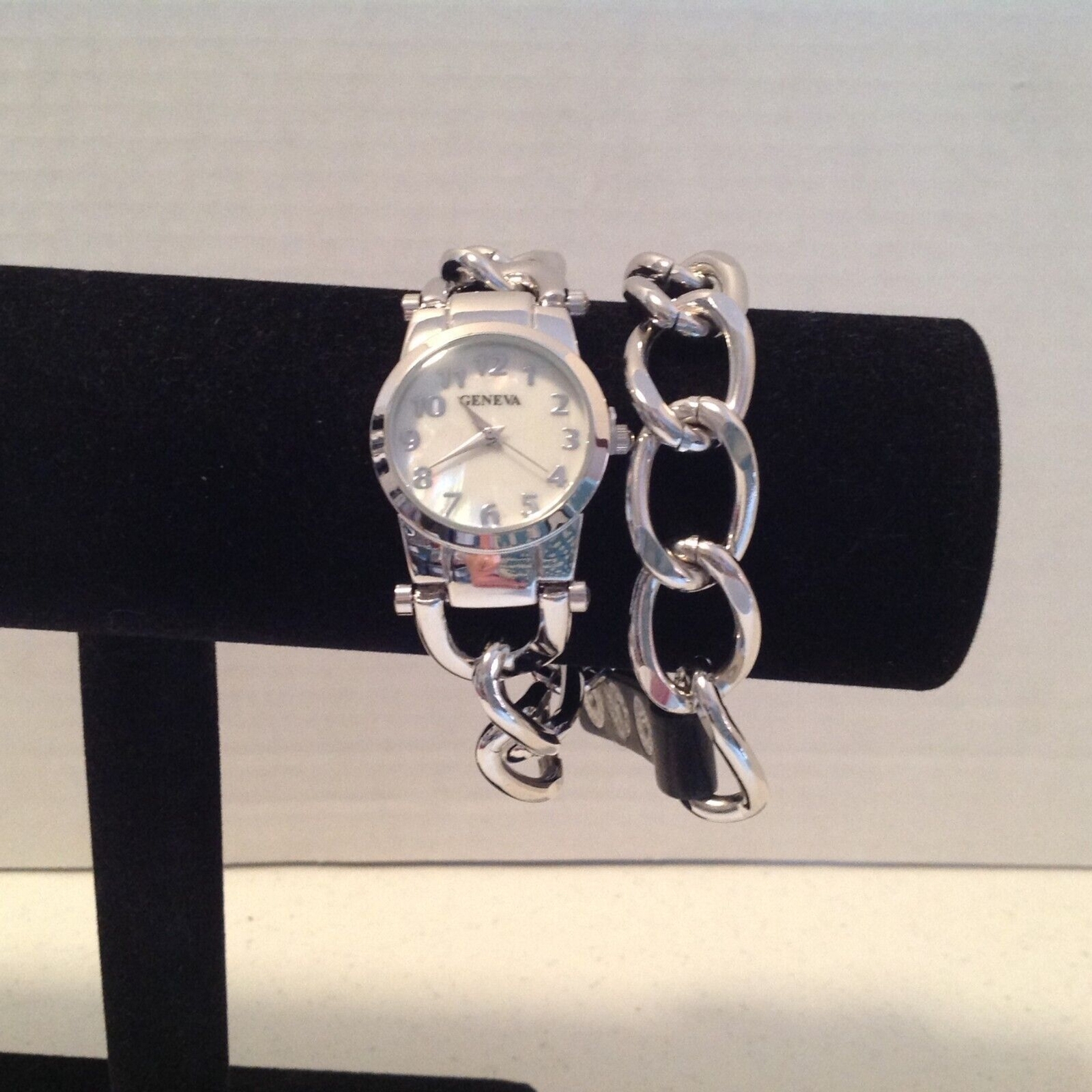 Geneva Women’s Watch Wrap Around Silver Tone Chain Long Snap Band Needs Battery
