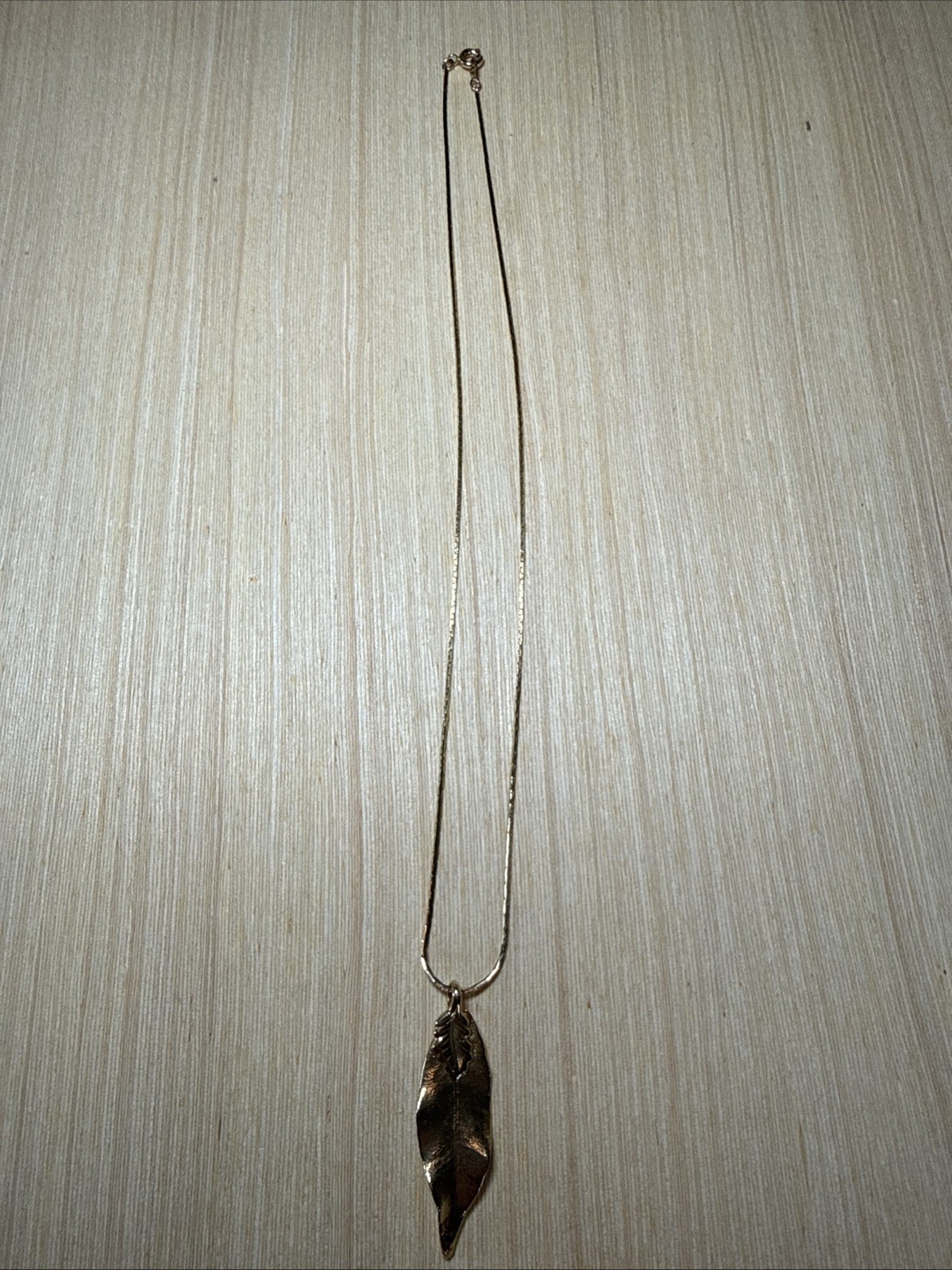 Gold Tone LEAF Pendant Chain Link Necklace