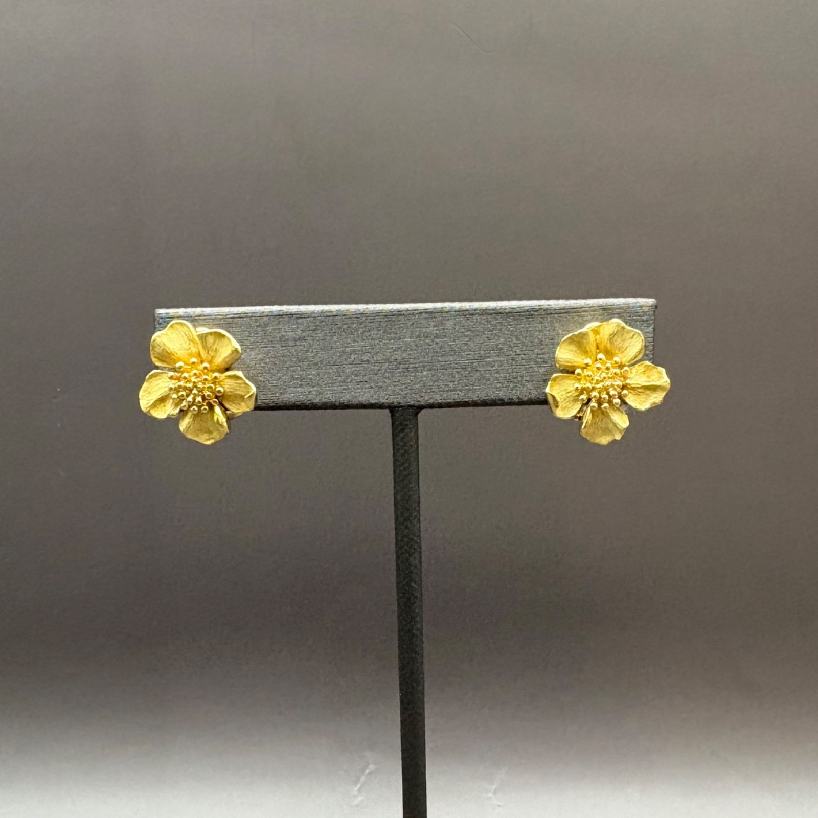 Tiffany & Co. 18K Gold Dog Rose Flower Earrings w/ Case Pouch and Box