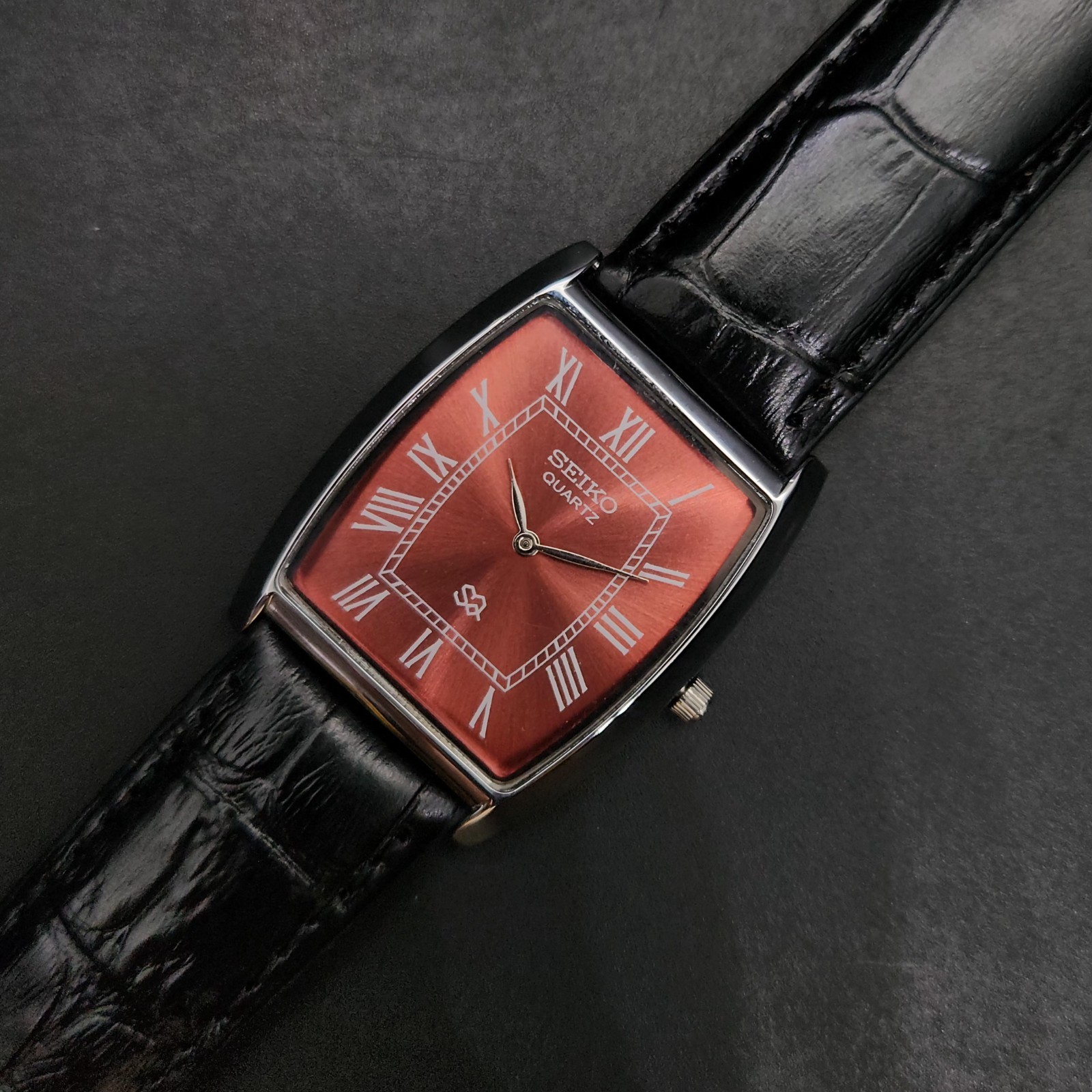 Vintage Seiko Slim Quartz Barrel Red Dial 30MM Case Japanese Men’s Watch H34