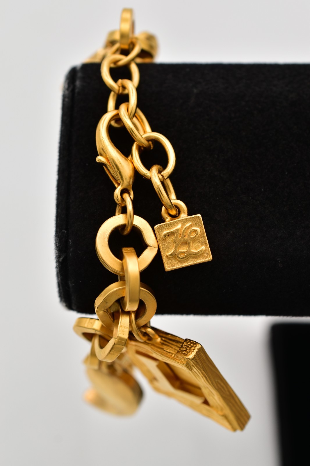 Karl Lagerfeld Vintage Charm Bracelet Brushed Gold Matte Chunky Runway 9 G2U