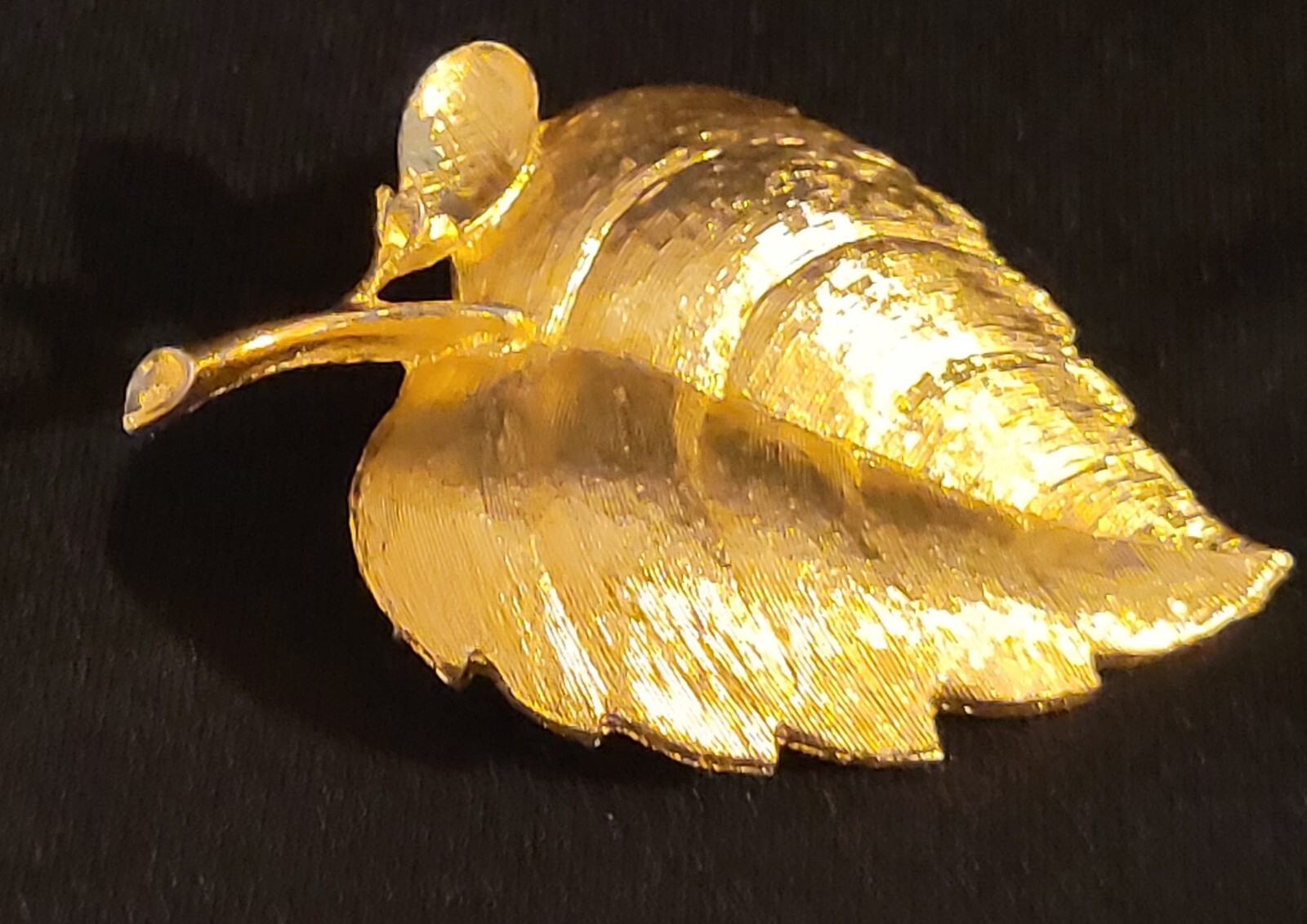 Vintage Avon Gold tone pin 2 inches please refer to photos