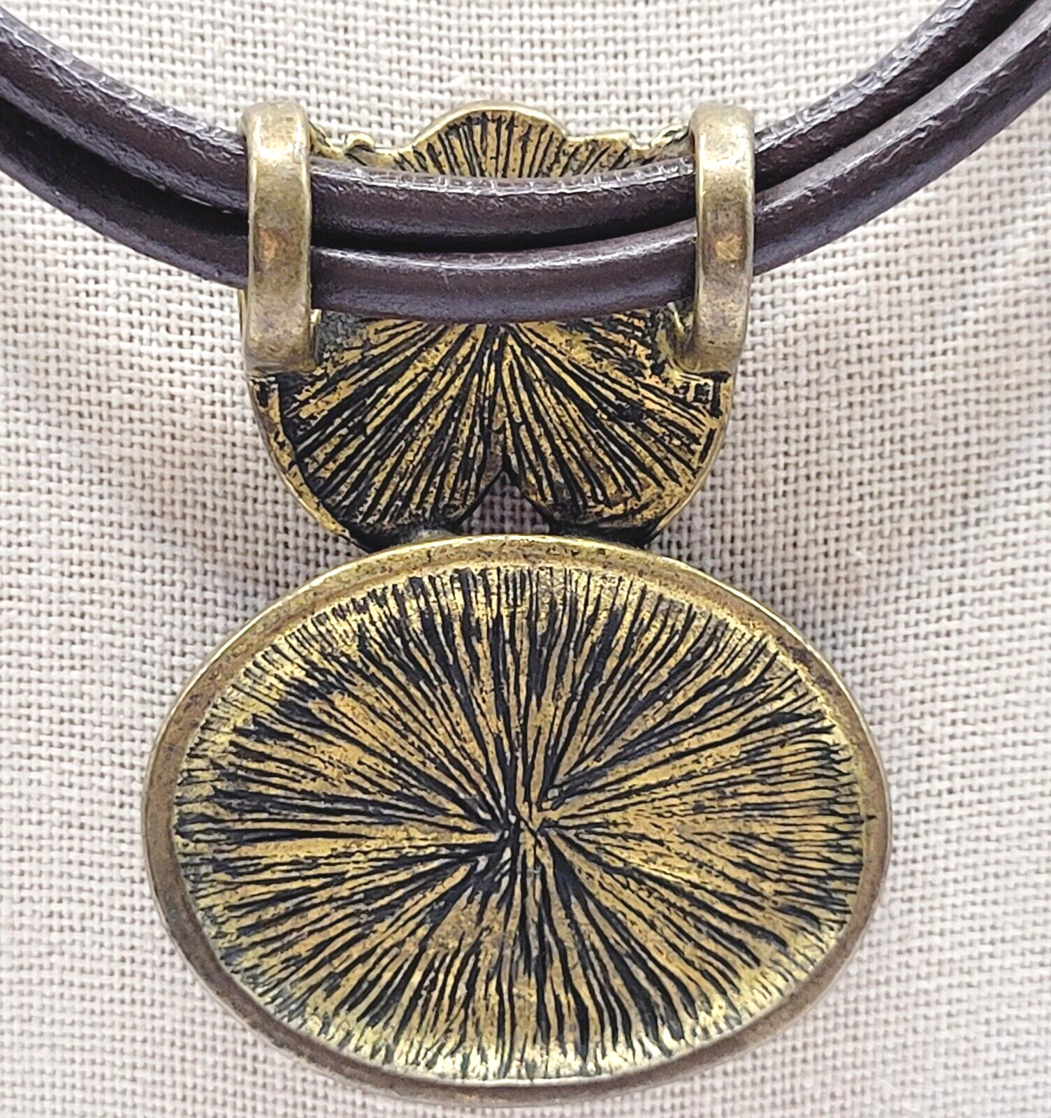 Chico’s Bronze Tone Enamel Medallion w Amber Glass Pendant Necklace Faux Leather