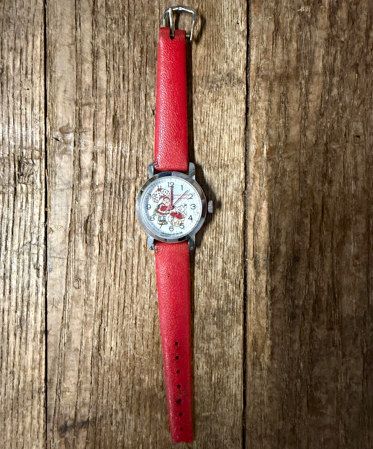 Girls Strawberry Shortcake Analog Wristwatch Red Leather Strap Silver Round Case
