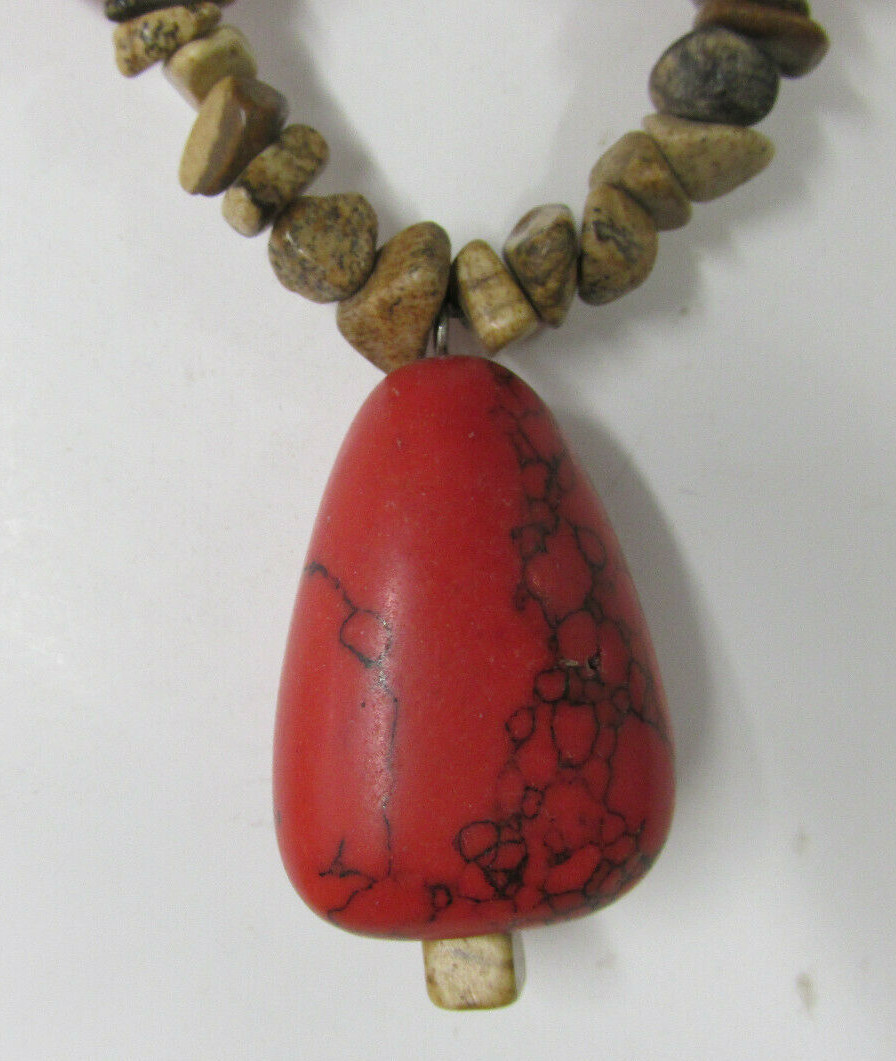 NATURAL STONE RED BLACK BEADS & CHIPS 10 1/2″ LONG TOGGLE CLASP NECKLACE