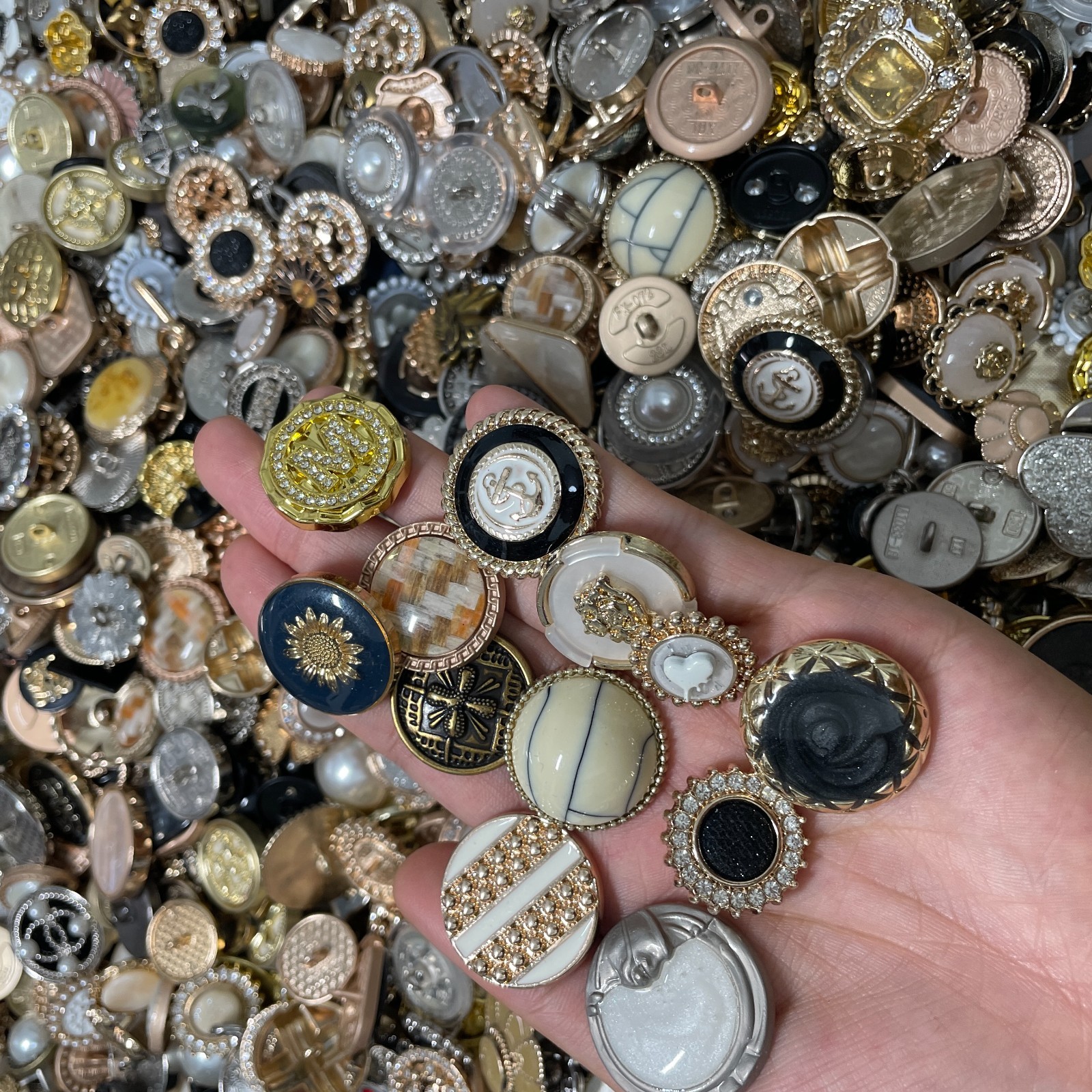 50pcs Estate Style Vintage Buttons Mixed Sizes Colors Scrapbooking Craft Use