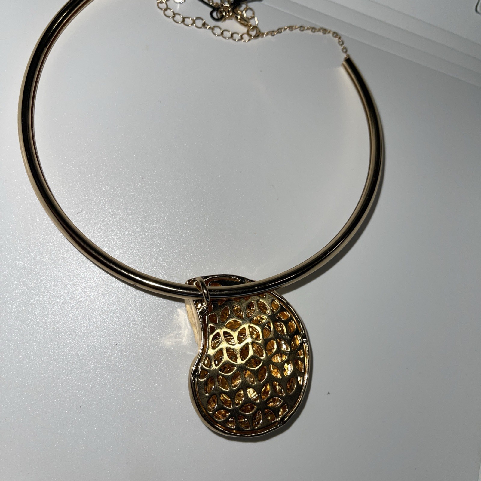 House of Harlow 1960 gold She’ll seashell pendant NEW
