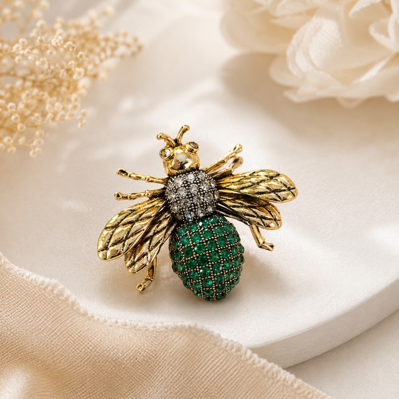 Bee Brooch Pin Crystal Style Insect Lapel Pin Vintage Fashion Jewelry Gift Pin