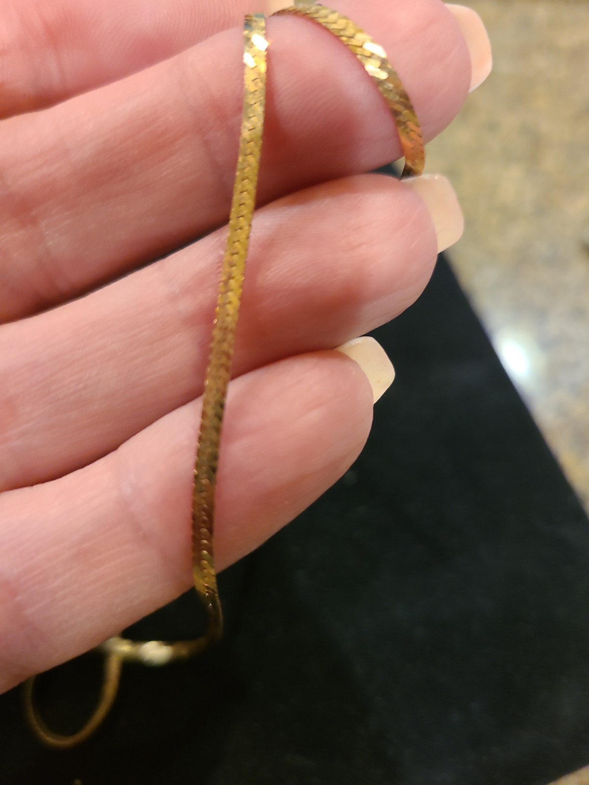 Necklace herringbone flat chain. 3.75 g. 14 kt gold. EG. 17 in
