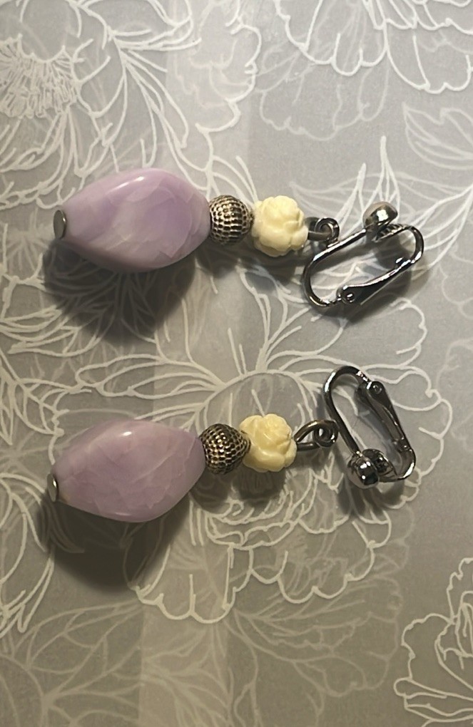 Vintage Lavender, White & Cream “carved” Flower Beaded Necklace & Earrings Set