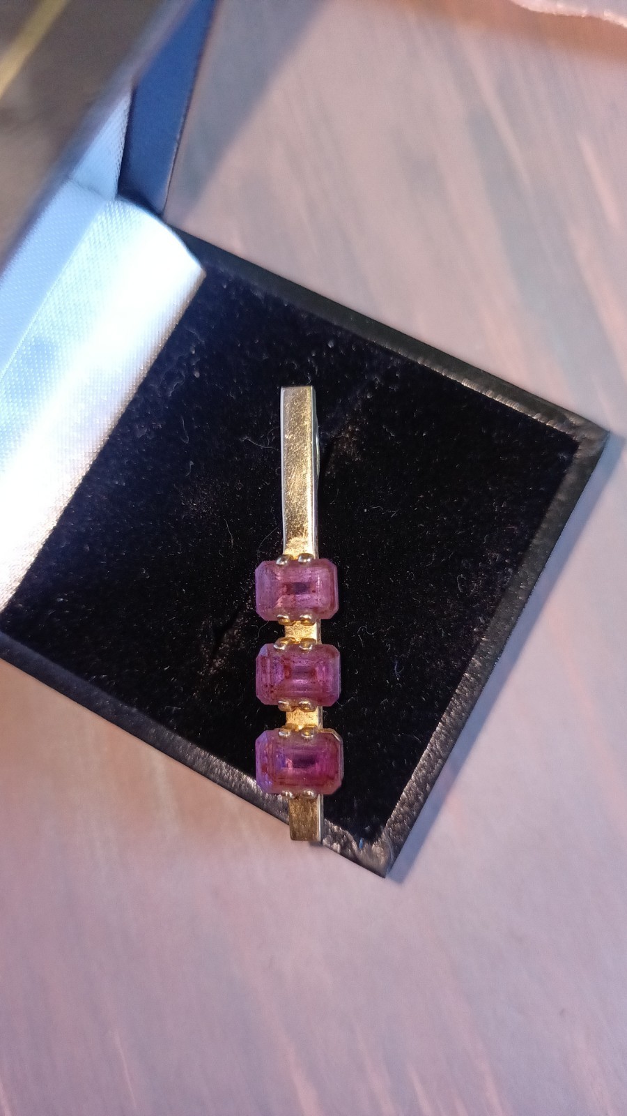 14 kt Gold and amethyst bar pendant 2.4 grams