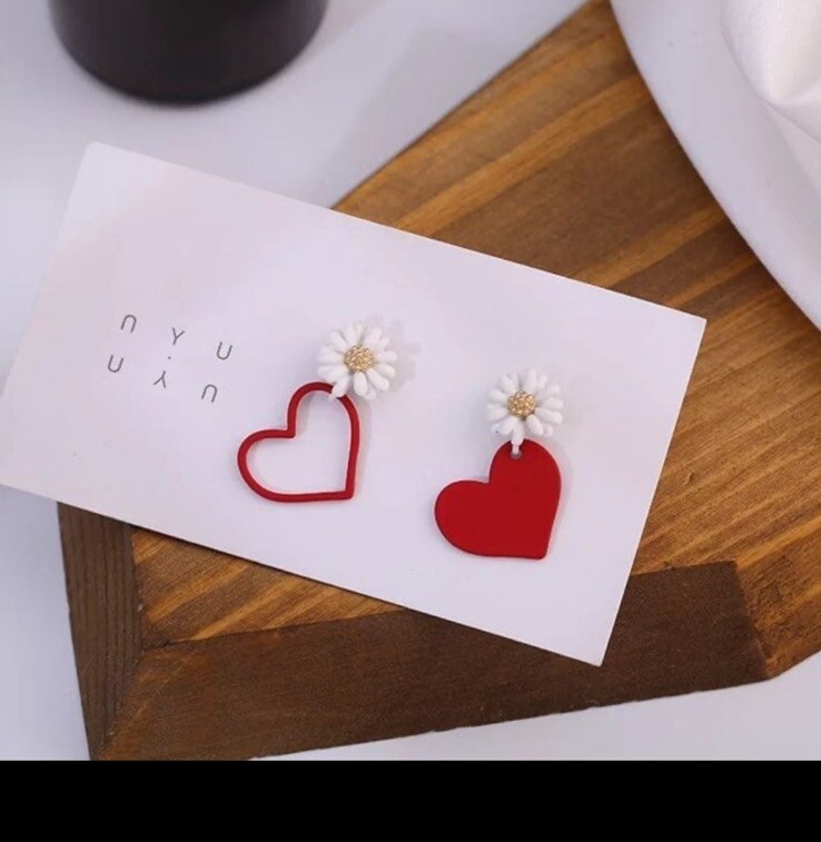 RED AND WHITE FLOWER ASYMMETRIC LOVE HEART SHAPE WOMAN EARRINGS