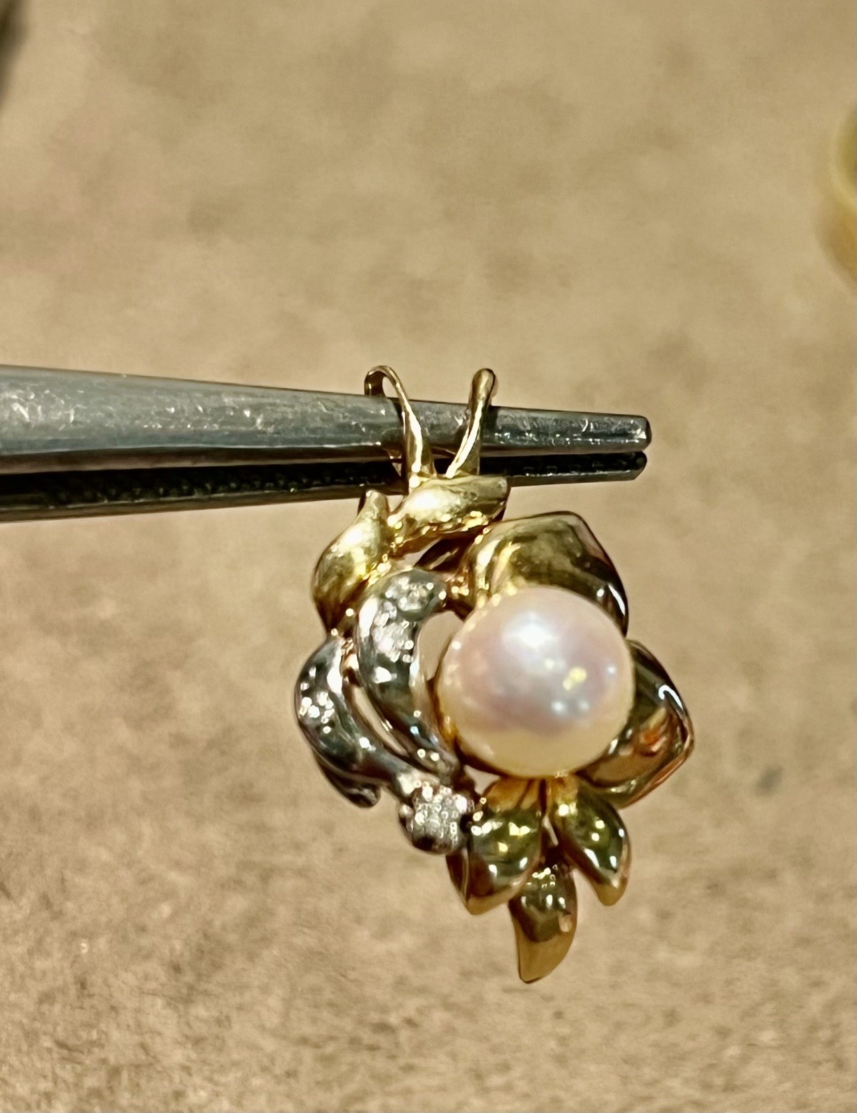 14k Yellow and White Gold Pearl and Diamond Pendant 2.41gr 1 X1/2 Inch Vintage