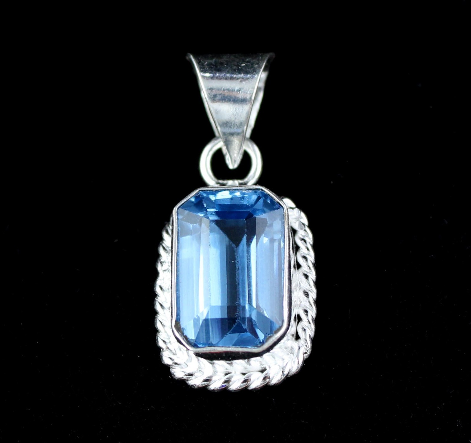14.85 Ct Natural Swiss Blue Topaz Emerald Cut Gemstone Certified Pendant SEE VDO