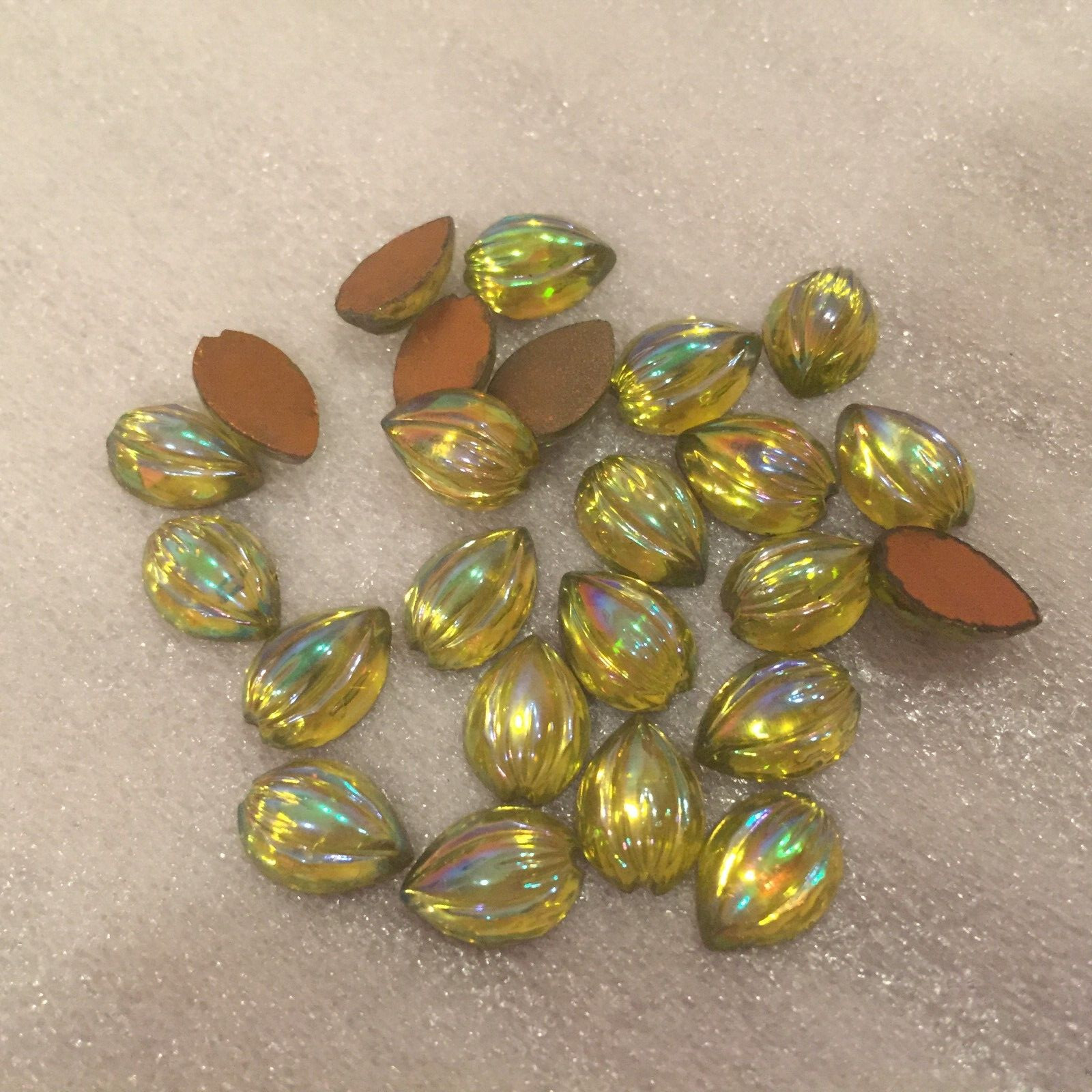 AM975 Vintage glass cabochons 11x8mm pear ridged top jonquil AB gold foil (16)