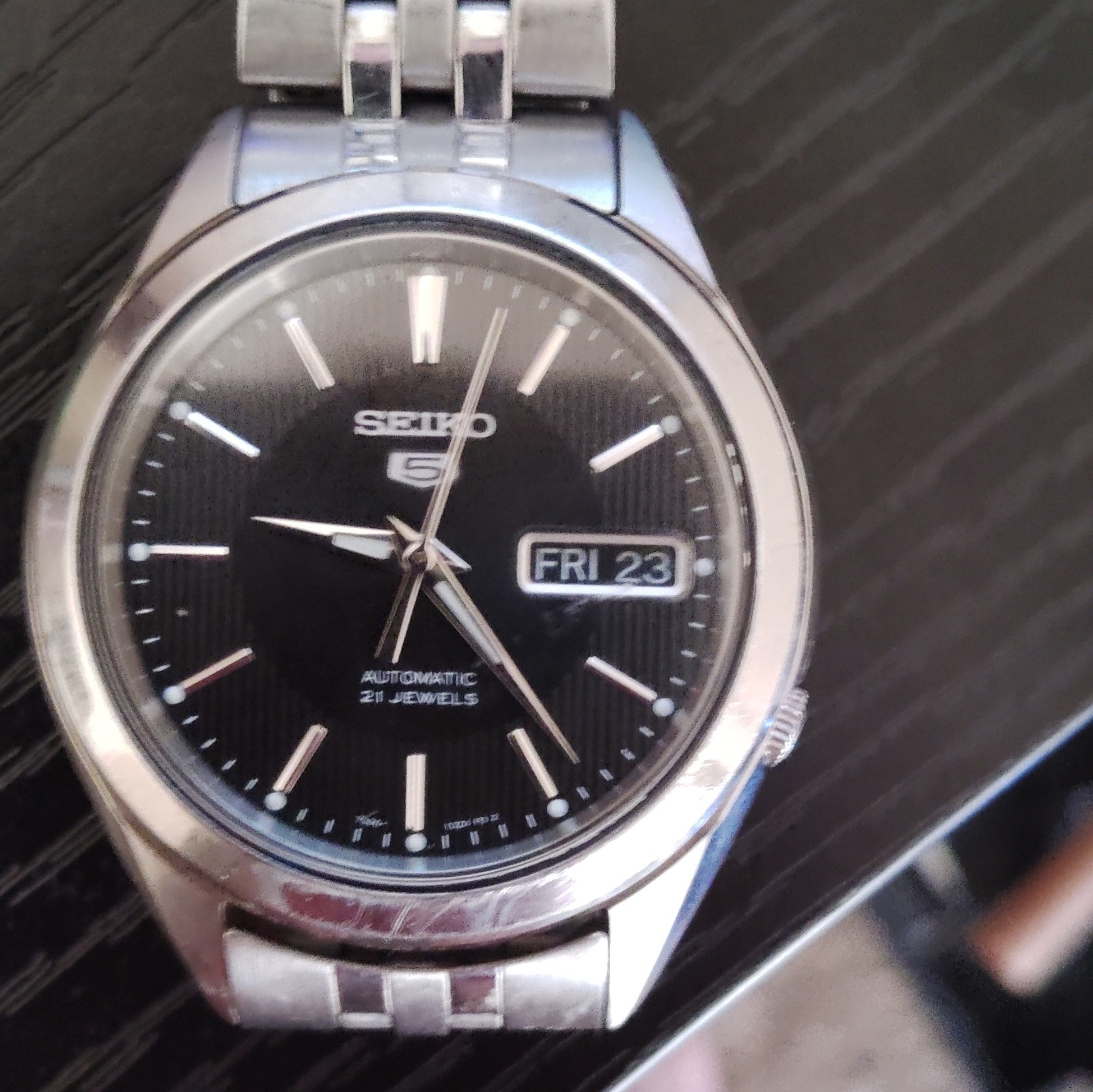 Seiko 5 automatic 21 jewels, black face, silver everything else. Day and date.
