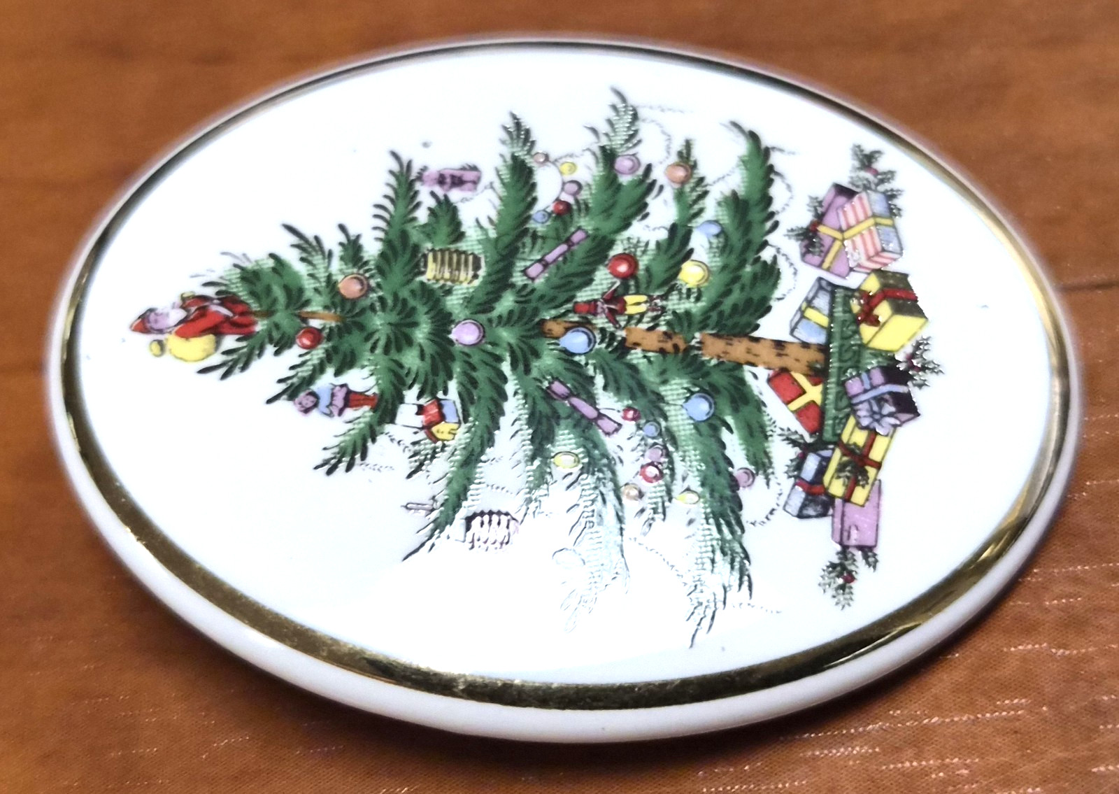 Vintage 90’s Signed Spode Christmas Tree Oval Porcelain Pin / Brooch