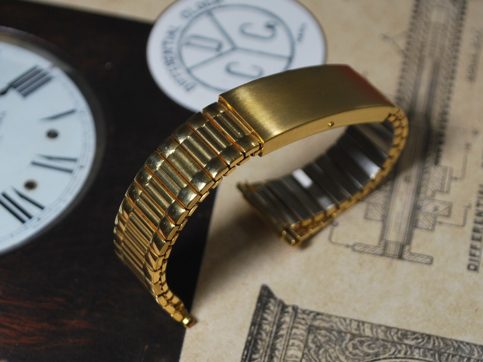 NOS 16mm to 22mm TIMEX Gold Tone Men’s Expansion Watch Band