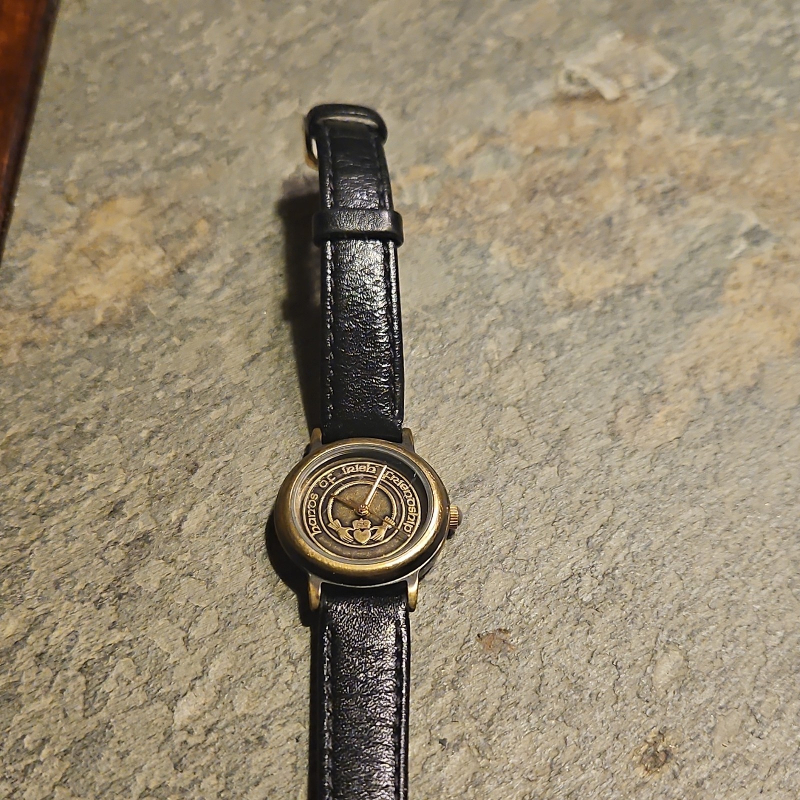 Hands of Irish Friendship Bronze Stainless Steel Quartz Wristwatch Black Leather