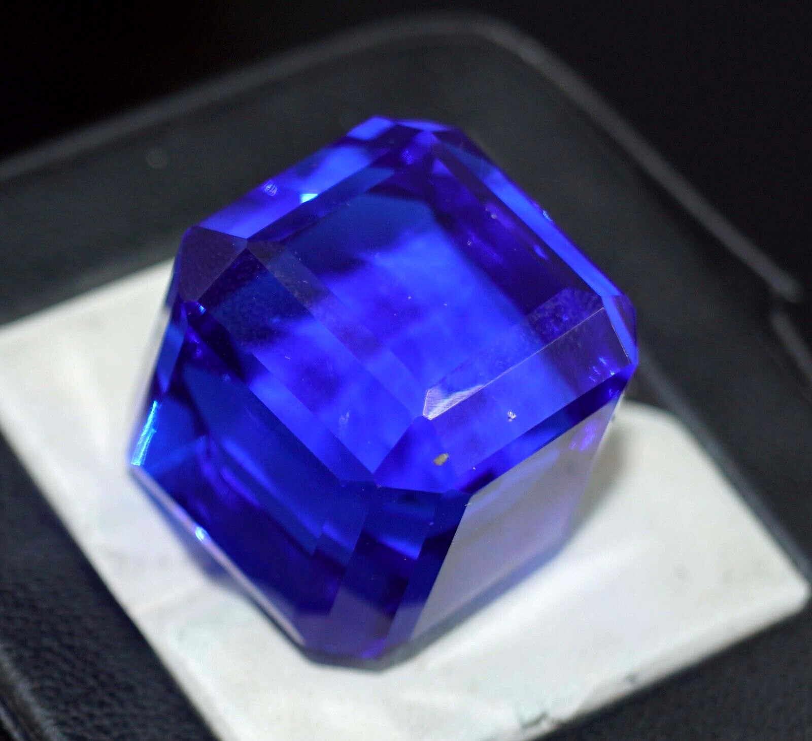 GIE Certified Natural Flawless 15.02 Ct Blue Sapphire Cube Cut Loose Gemstone