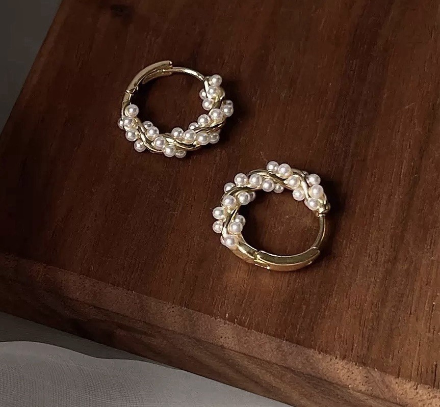 10mm 18K Gold Plated Pearl Hoop Earrings Dainty Huggie Earrings for women 001