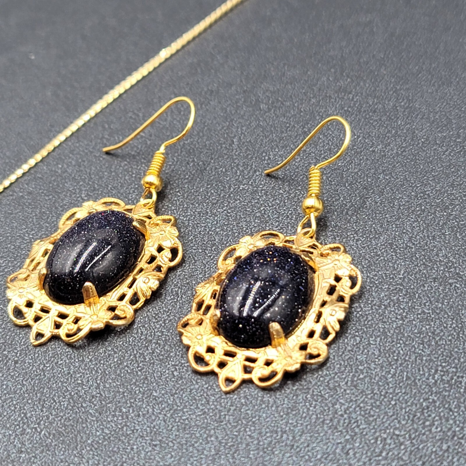 Necklace Earrings Set Gold tone Purple Sandstone Oval 16.5″ Chain Earrings 1.25″