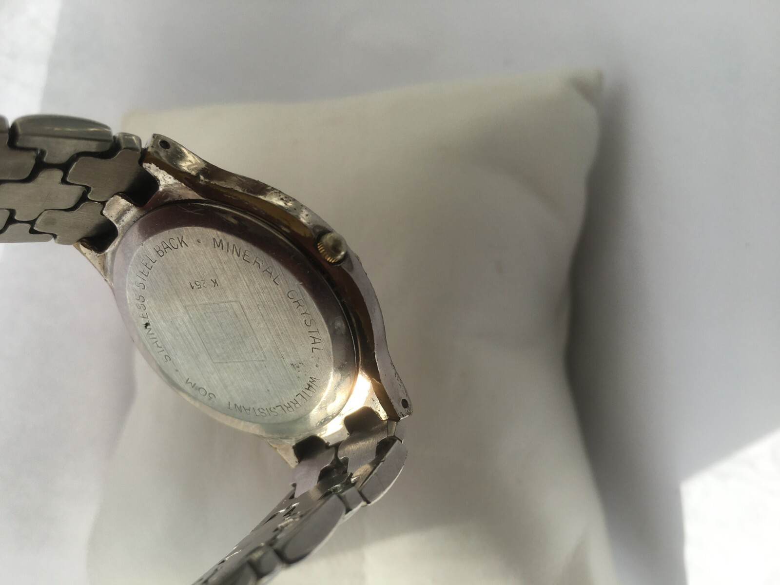Tissot Made in Switzerland Unisex Quartz Bracelet Watch K251 17 CM Wrist Size