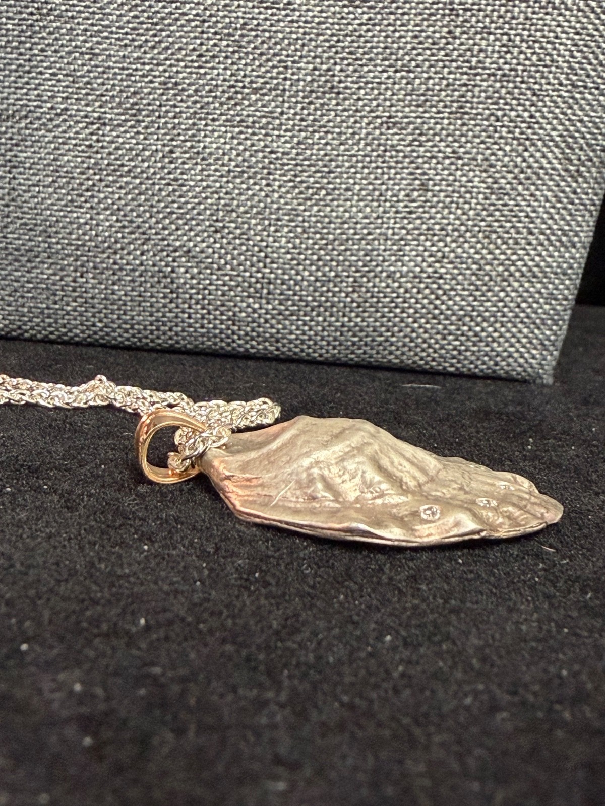 UNIQUE STERLING OYSTER SHELL -SHAPED DIAMOND PENDANT 14K BALE 20″ NECKLACE 17.0G