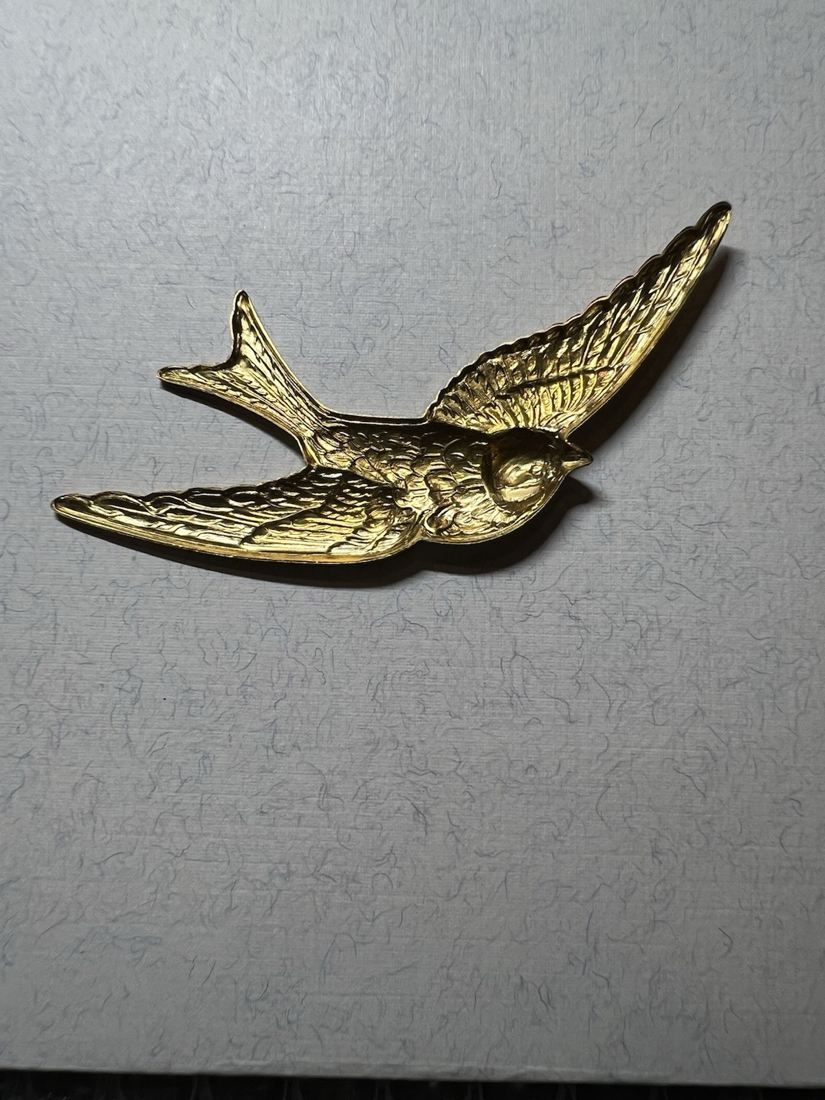 VINTAGE BRASS STAMPING OF BIRD FOR JEWELRY/CRAFT/DECORATION NEW OLD STOCK