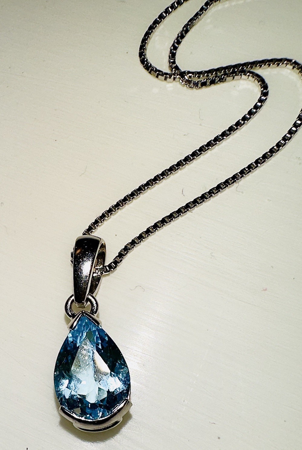 18K White Gold Le Gi Pear Cut Swiss Blue Topaz Pendant On 15.5” Box Chain 4.3g
