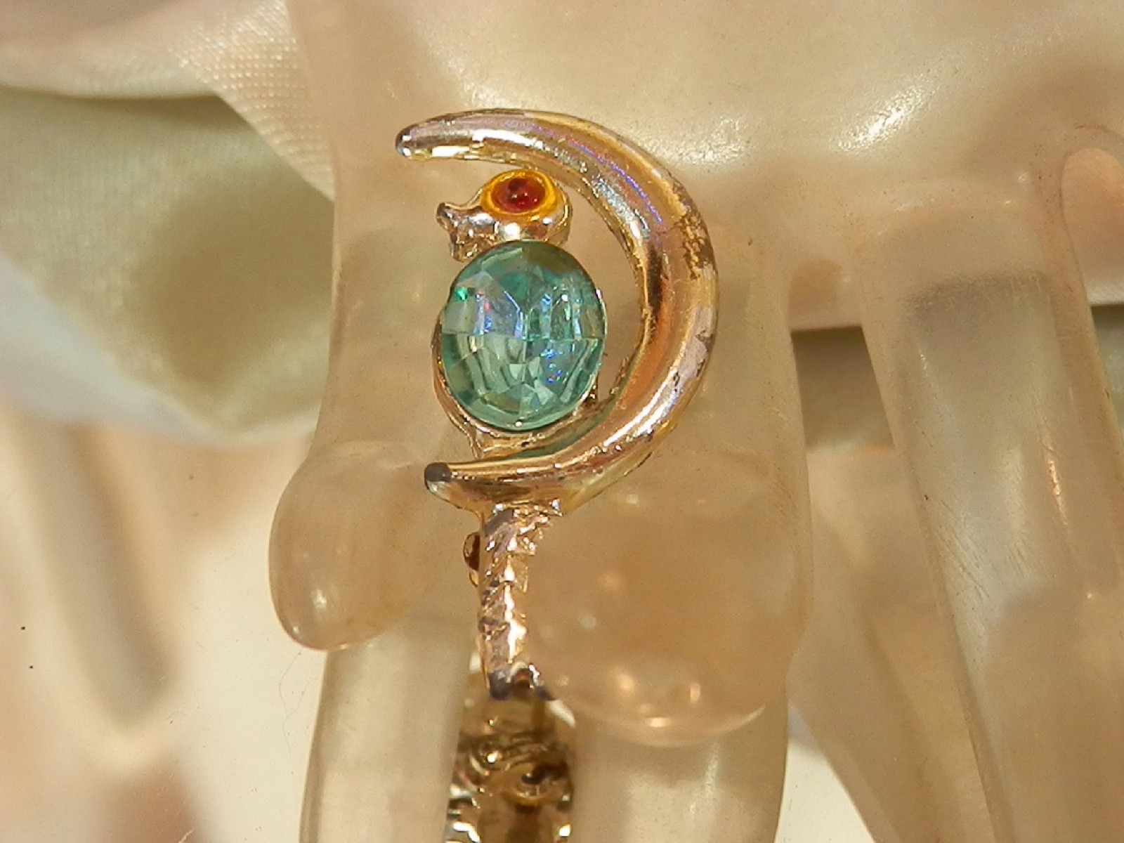 XXXX Cute Vintage Art Deco Jelly Bean Rhinestone Bird On The Moon Brooch 58ap7