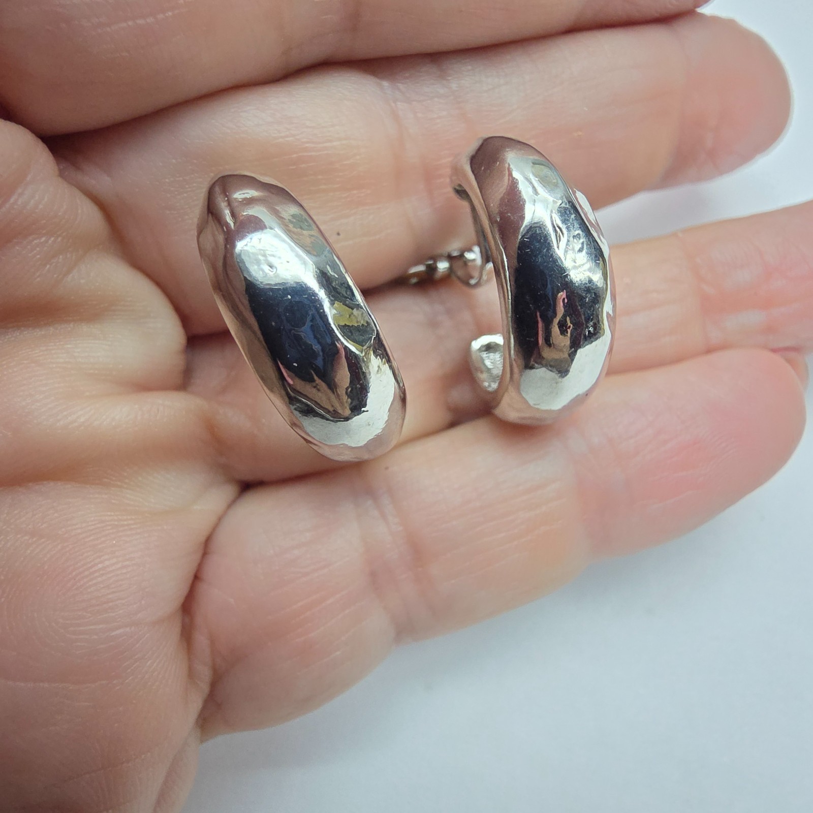 Hammer Textured Silver Tone Open Ended Tapered Hoop Clip On Earrings Vintage