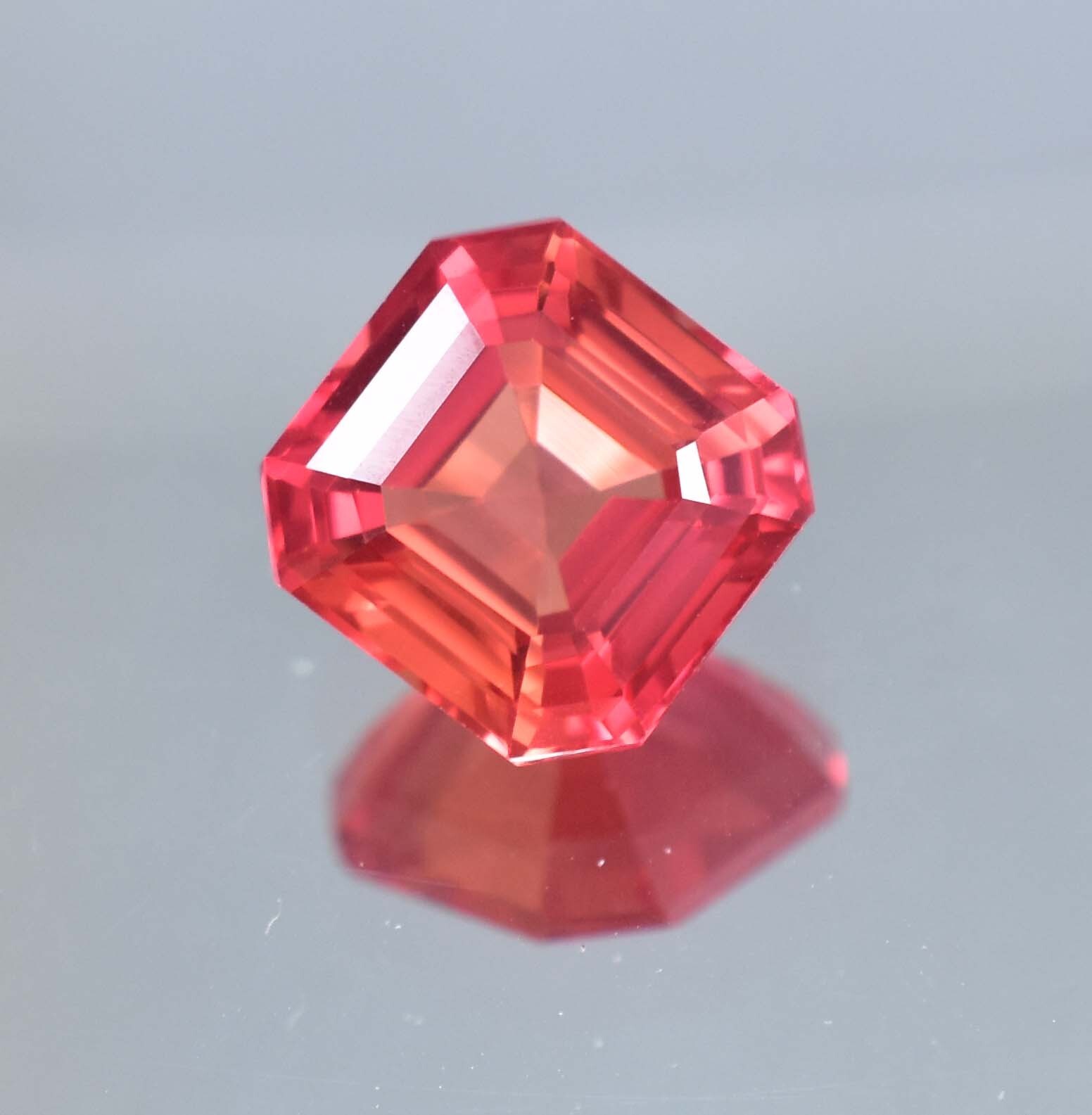 14 x 14 MM Natural Ceylon Padparadscha Sapphire Gemstone 16.25 Ct, GIT Certified