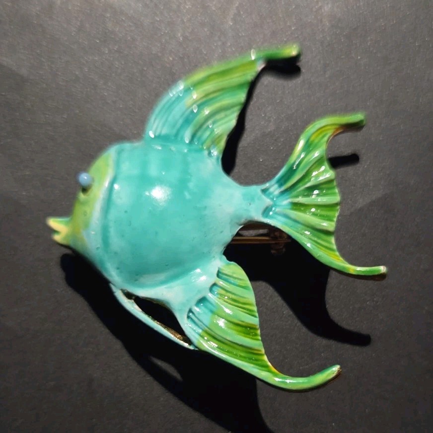 Fish Sea Life Brooch Pin Blue Green Gold Tone Metal No Stone