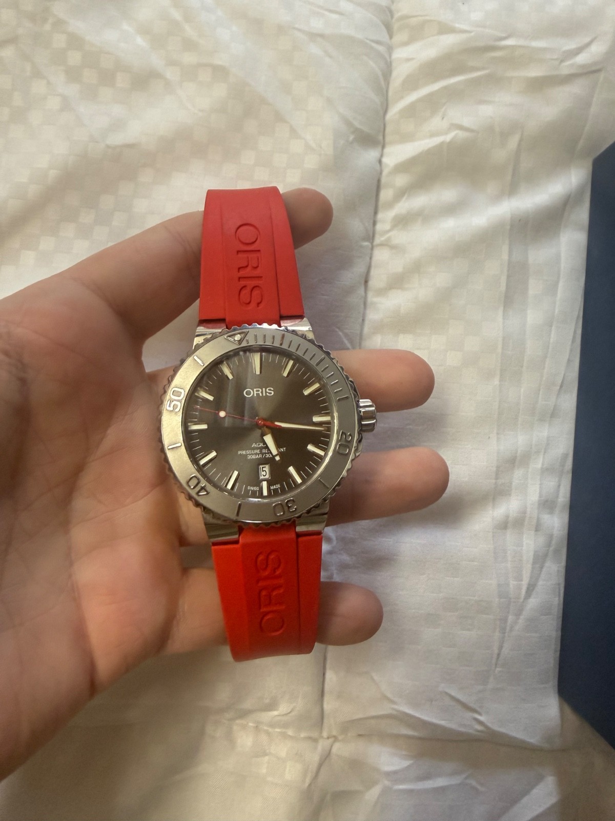 ORIS Aquis Date Relief – Red – w/box